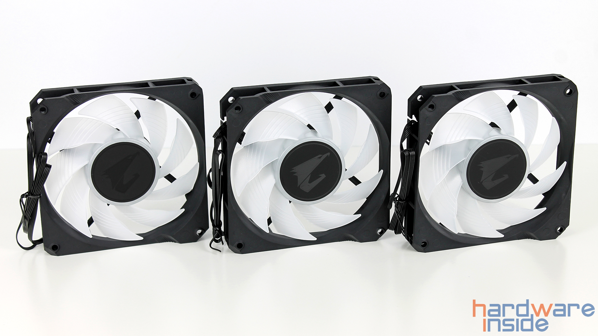 GIGABYTE-AORUS-LIQUID-COOLER-360-Inhalt-02.jpg