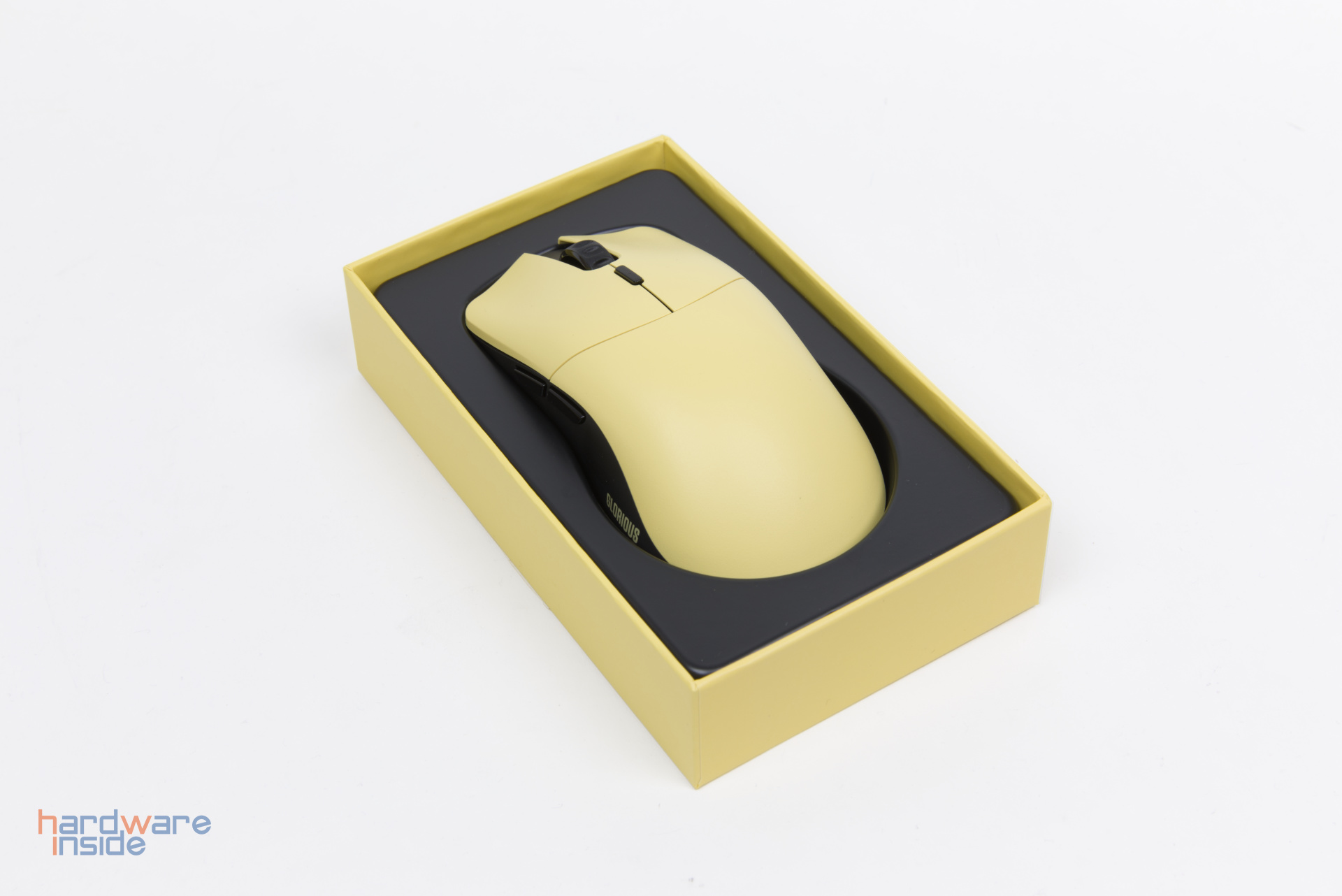 GloriousModelOProWirelessGoldenPanda3.jpg HardwareInside Forum