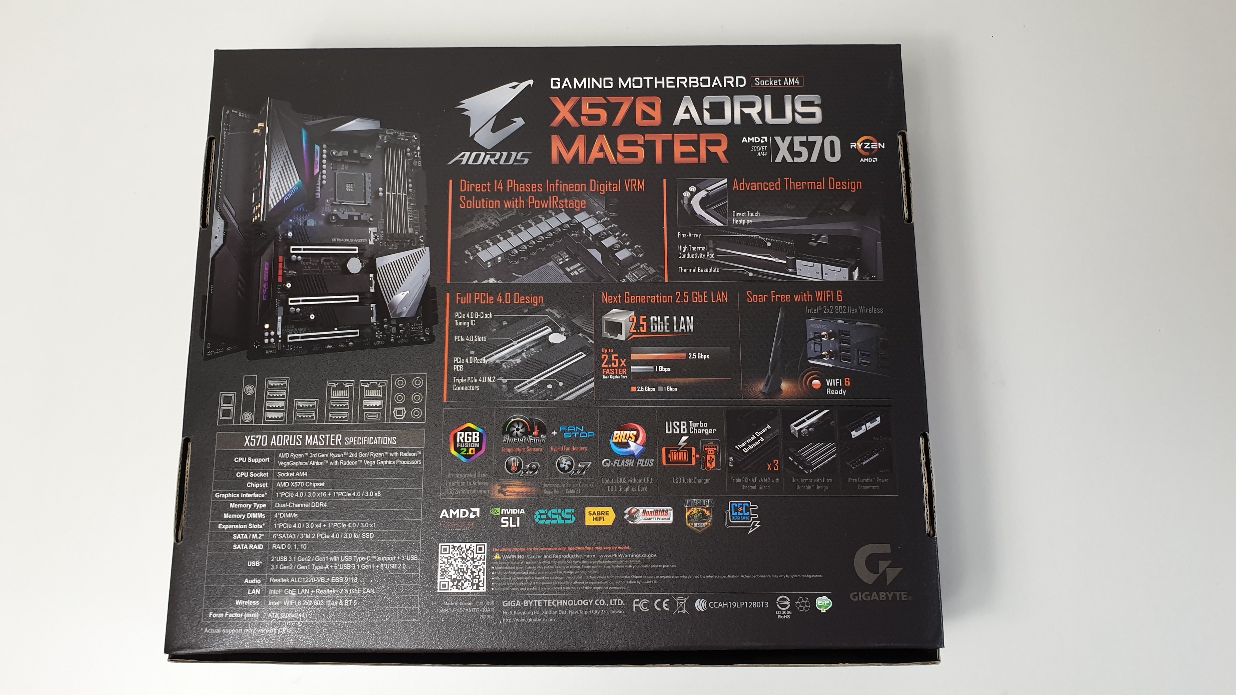 Hintere Verpackung GIGABYTE X570 AORUS MASTER.jpg