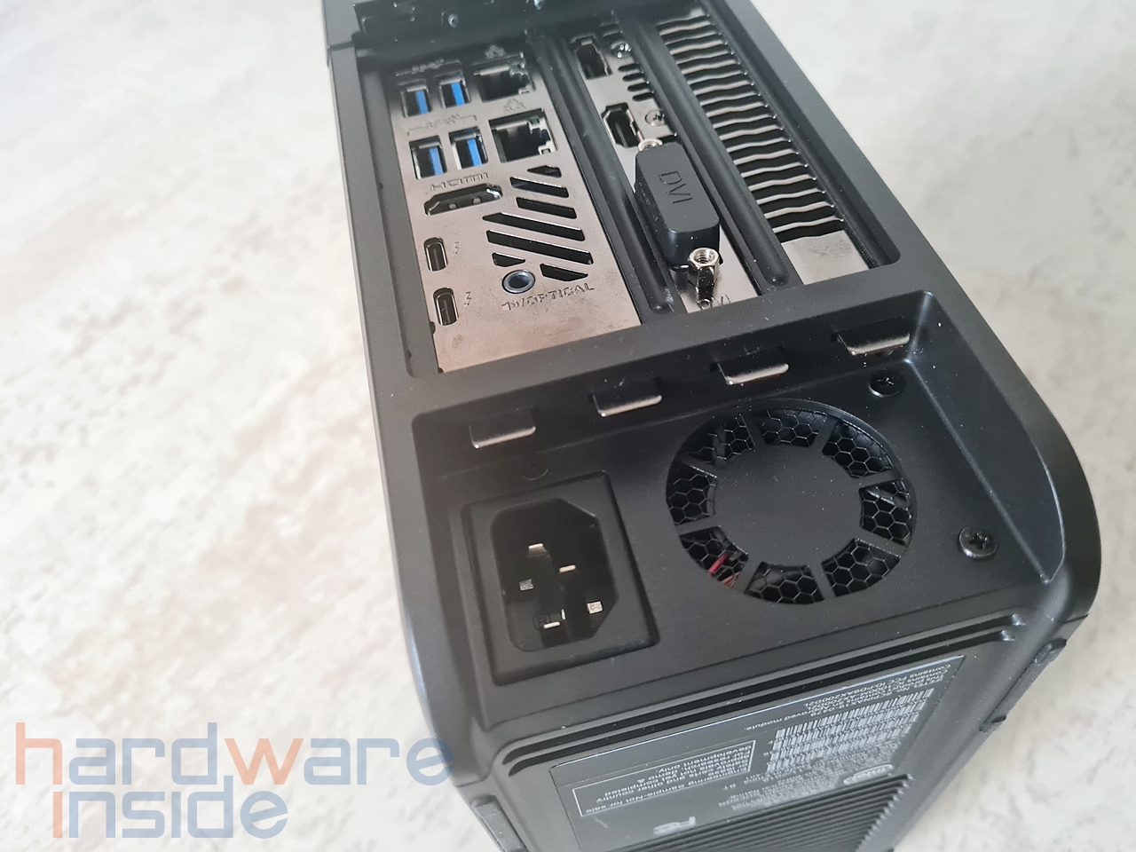 Intel NUC 9 Extreme Ghost Canyon Anschlüsse