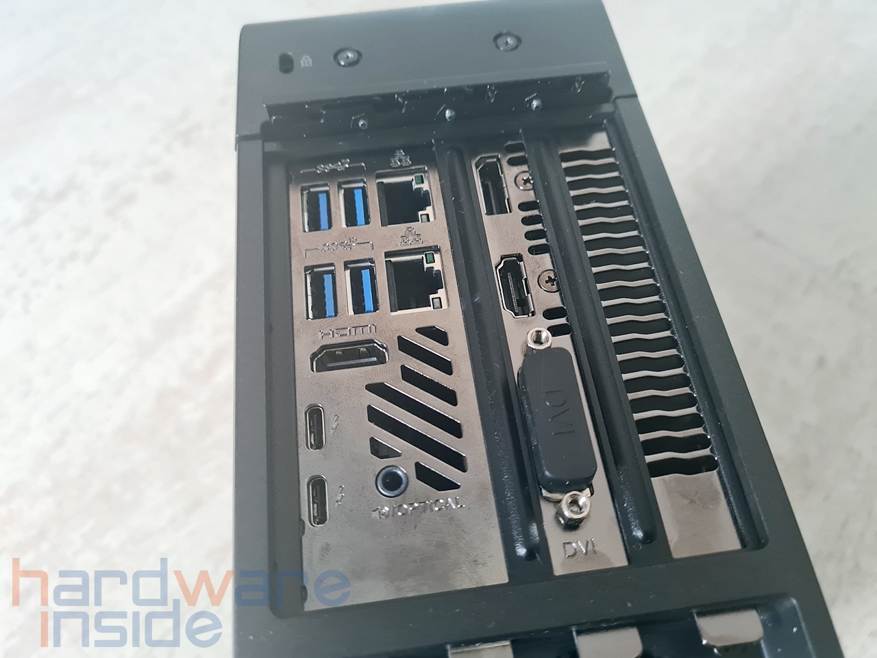 Intel NUC 9 Extreme Ghost Canyon Anschlüsse
