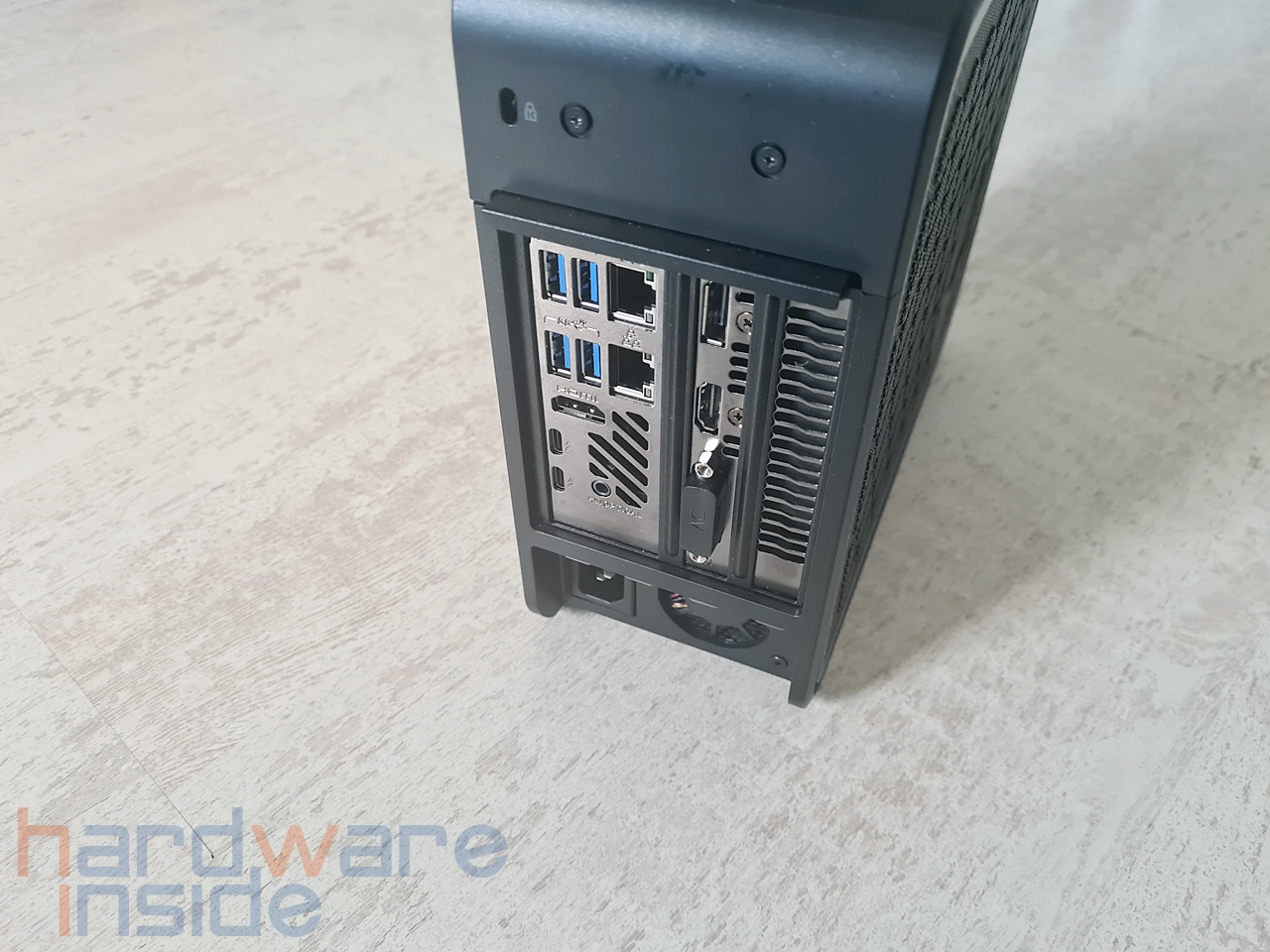 Intel NUC 9 Extreme Ghost Canyon Gehäuse