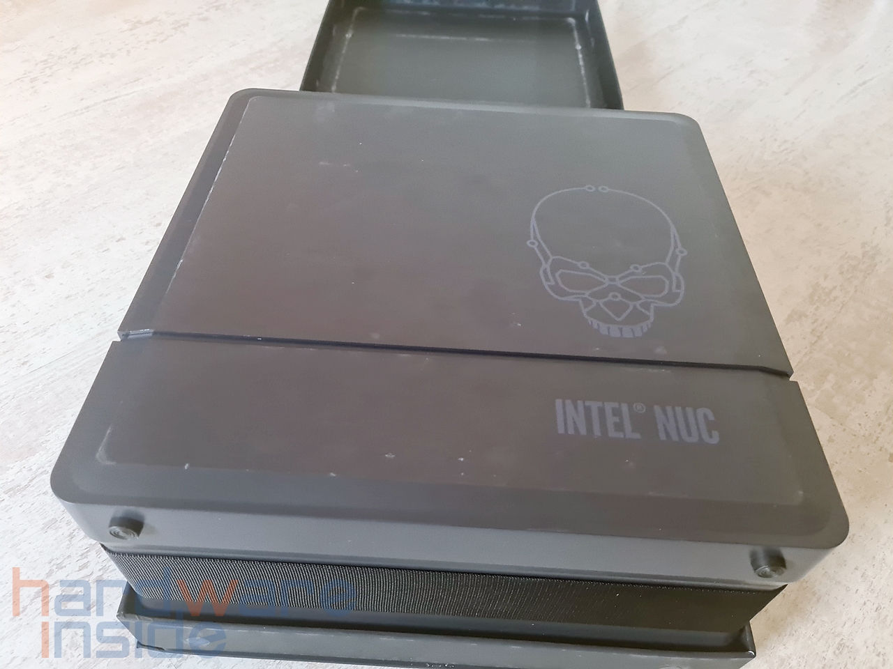 Intel NUC 9 Extreme Ghost Canyon Verpackung