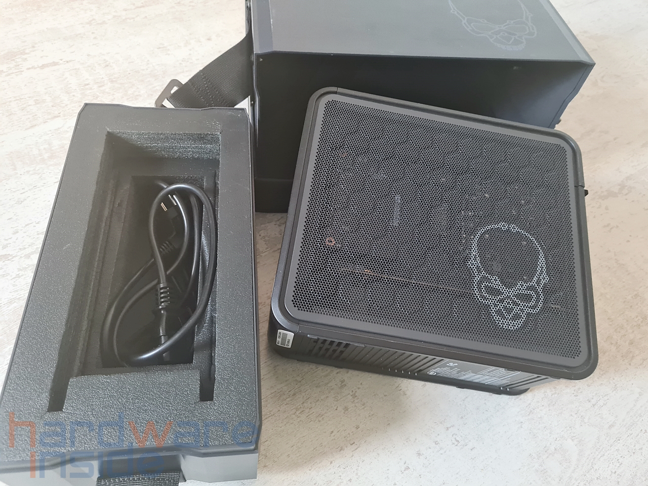 Intel NUC 9 Extreme Ghost Canyon Verpackung