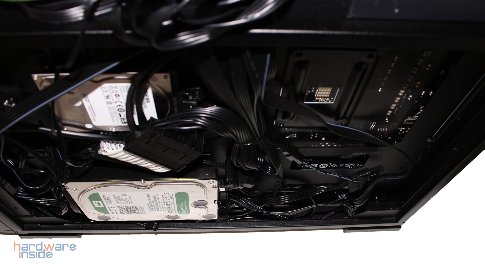 inwin-309-gaming-edition-34.jpg