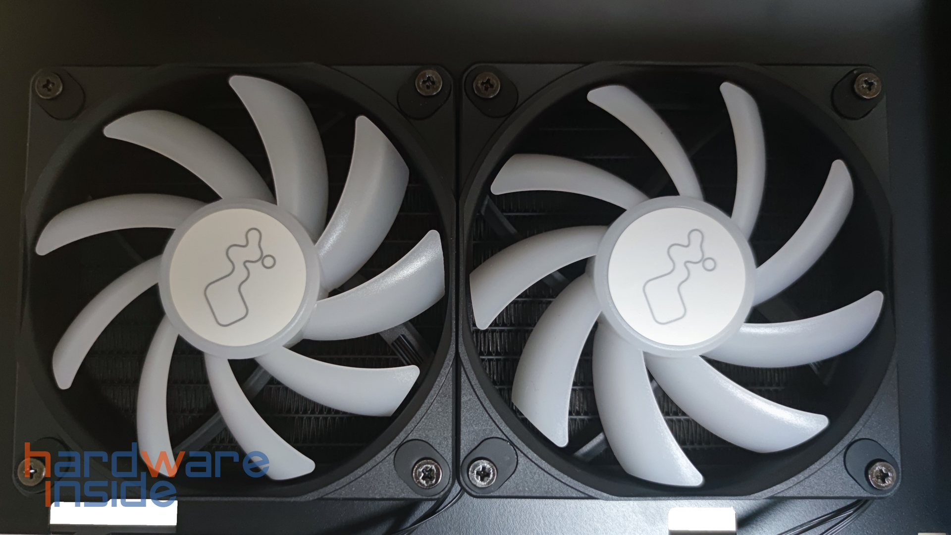 inwin-n127-radiator-und-luefter-montage (2).jpg