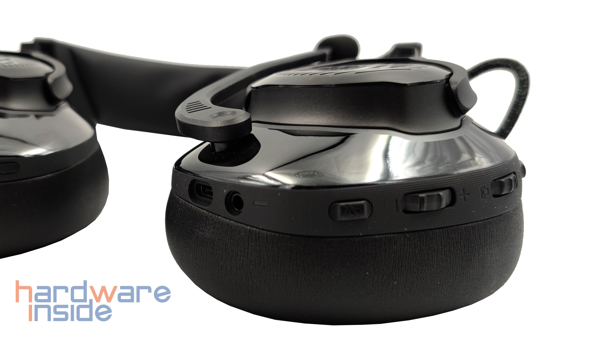 JBL Quantum 910 Wireless - 16.jpg