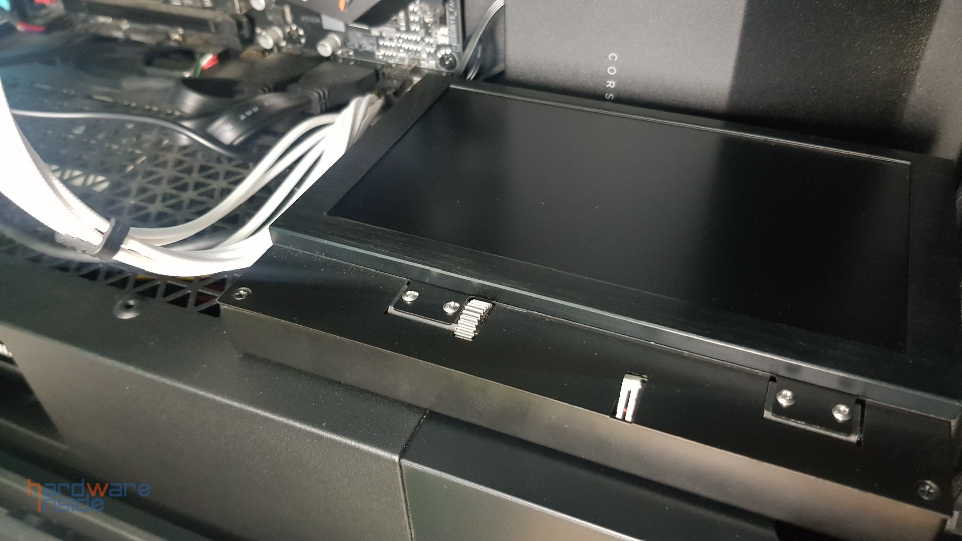 LAMPTRON HM070 Flip - 13.jpg