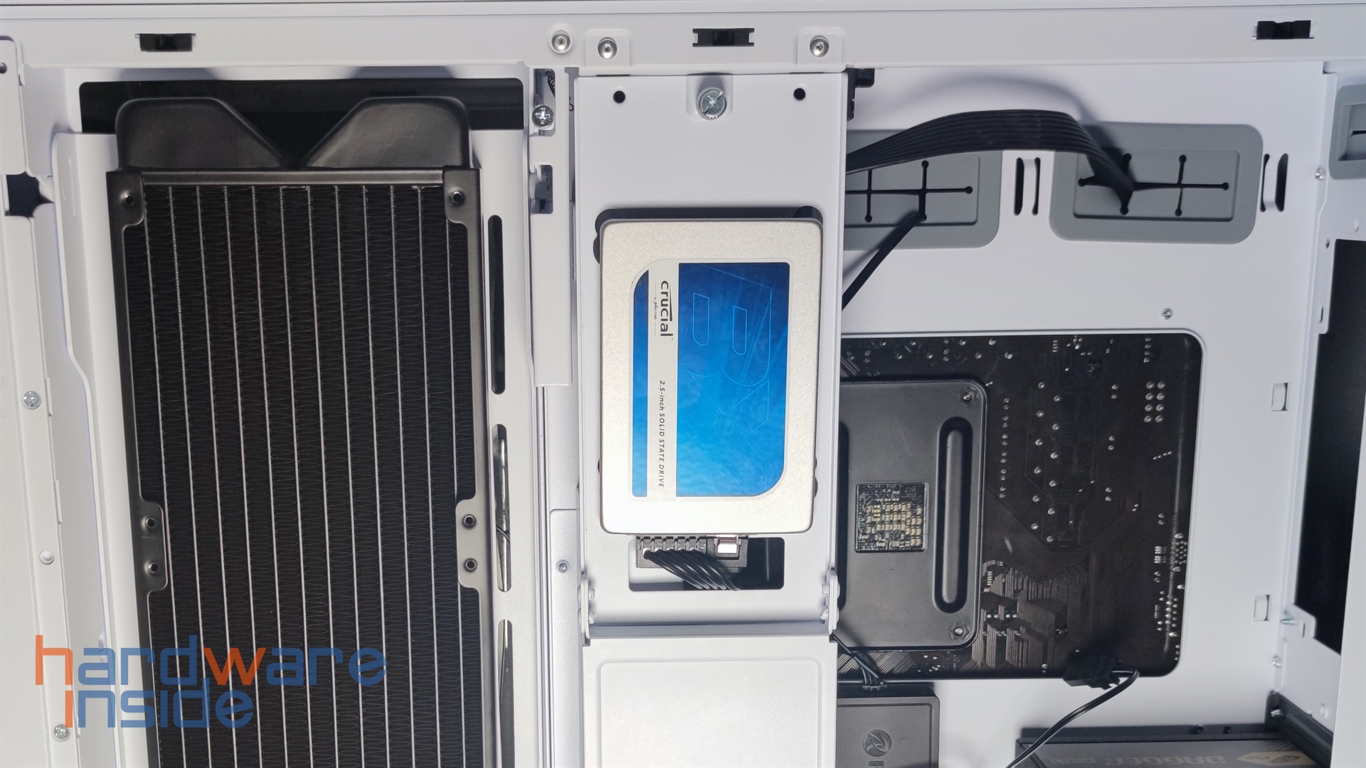 lian-li-o11d-evo-top-io-ssd-halterung-rueckseite.jpg