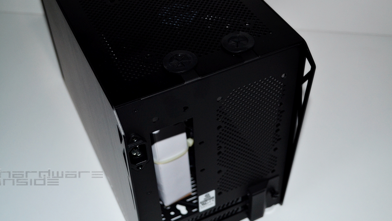 Lian Li PC-Q17 ROG Style