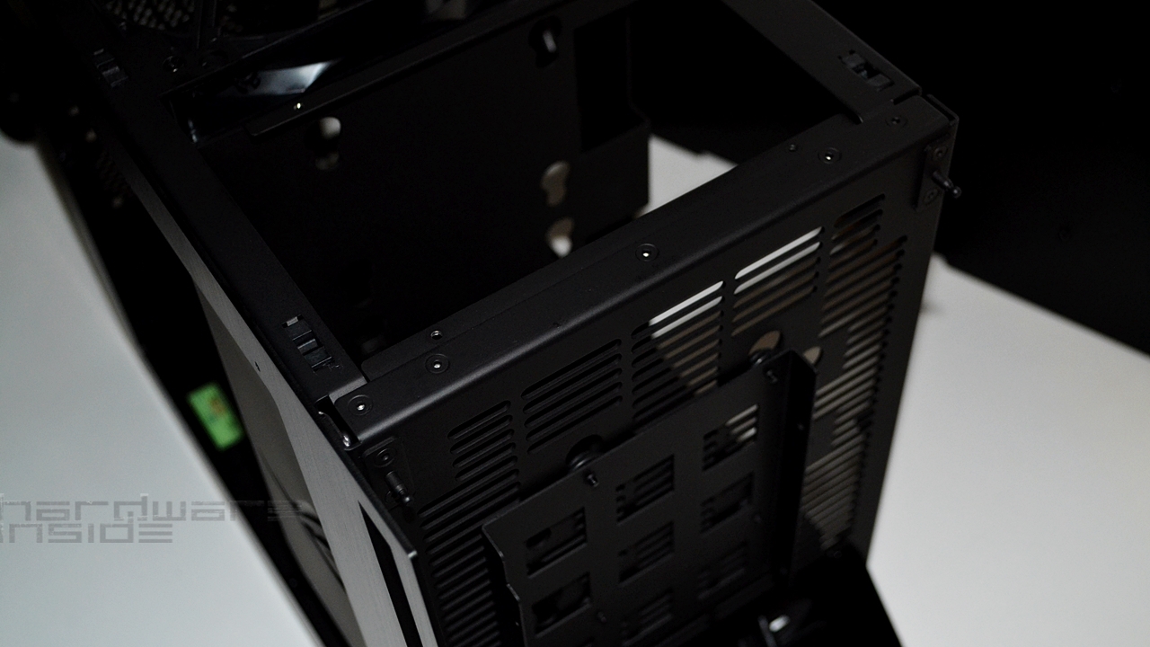 Lian Li PC-Q17 ROG Style