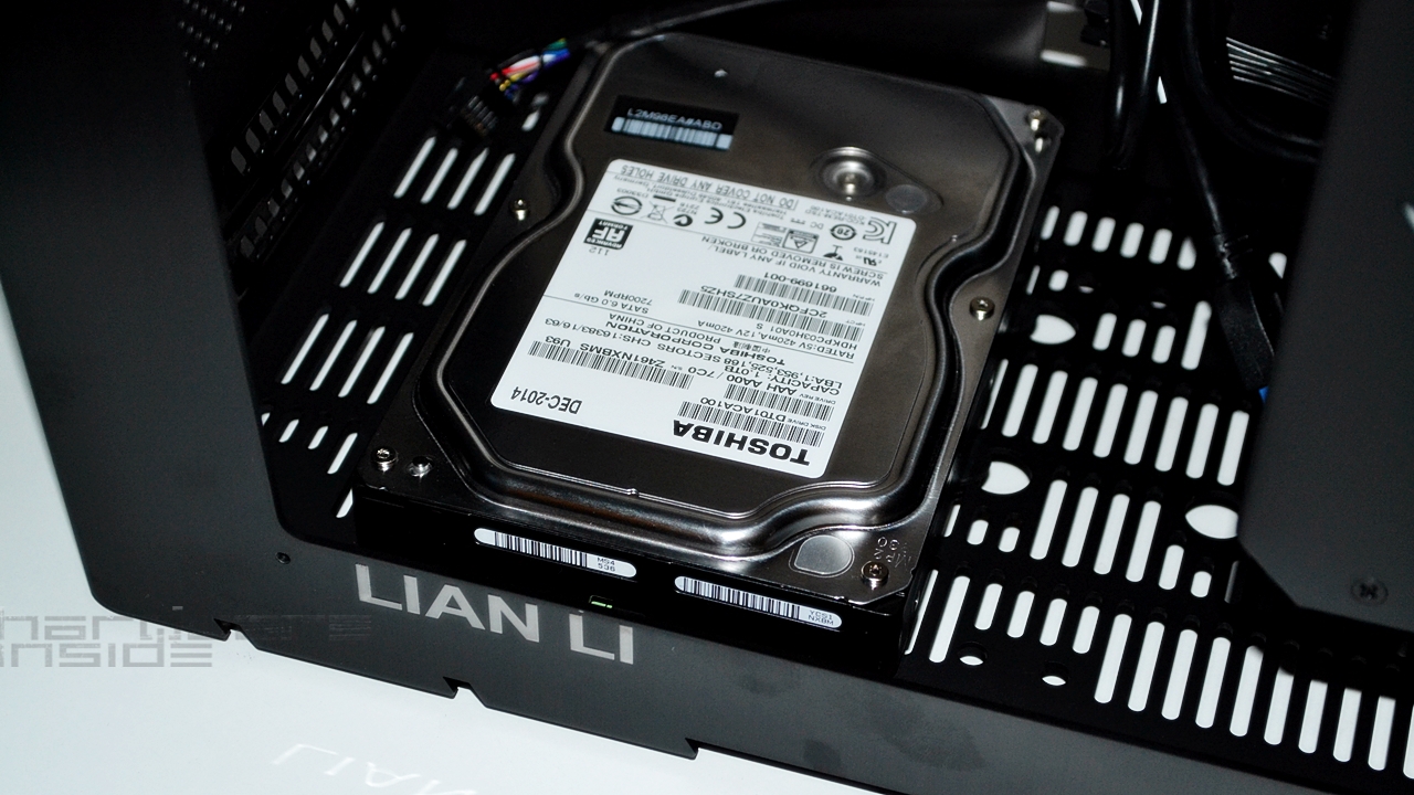 Lian Li PC-Q17 ROG Style