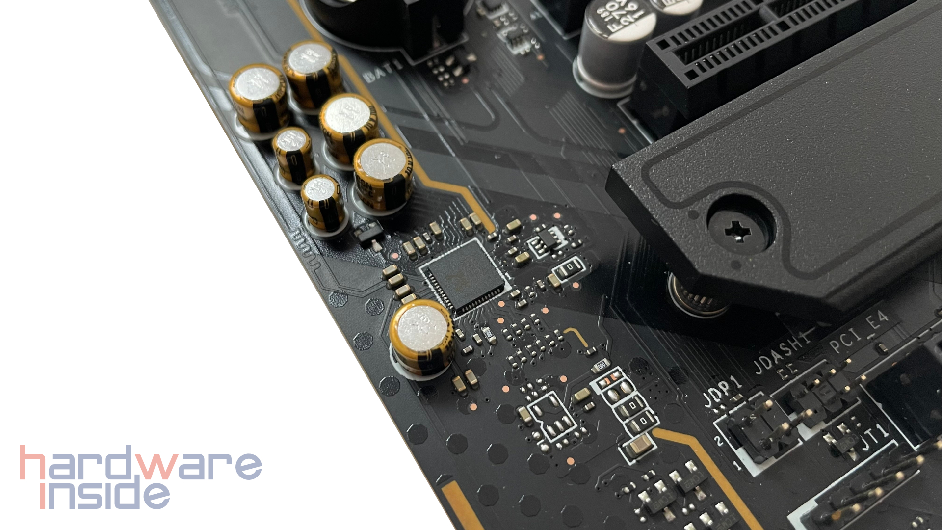 MAG Z690 TOMAHAWK WIFI DDR4_07