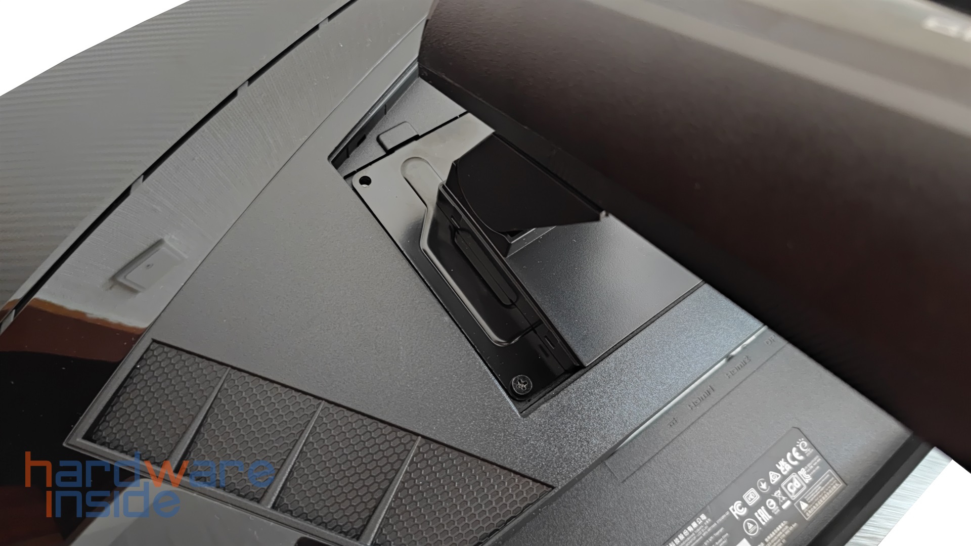 MSI ARTYMIS 273CQRX-QD - 10.jpg