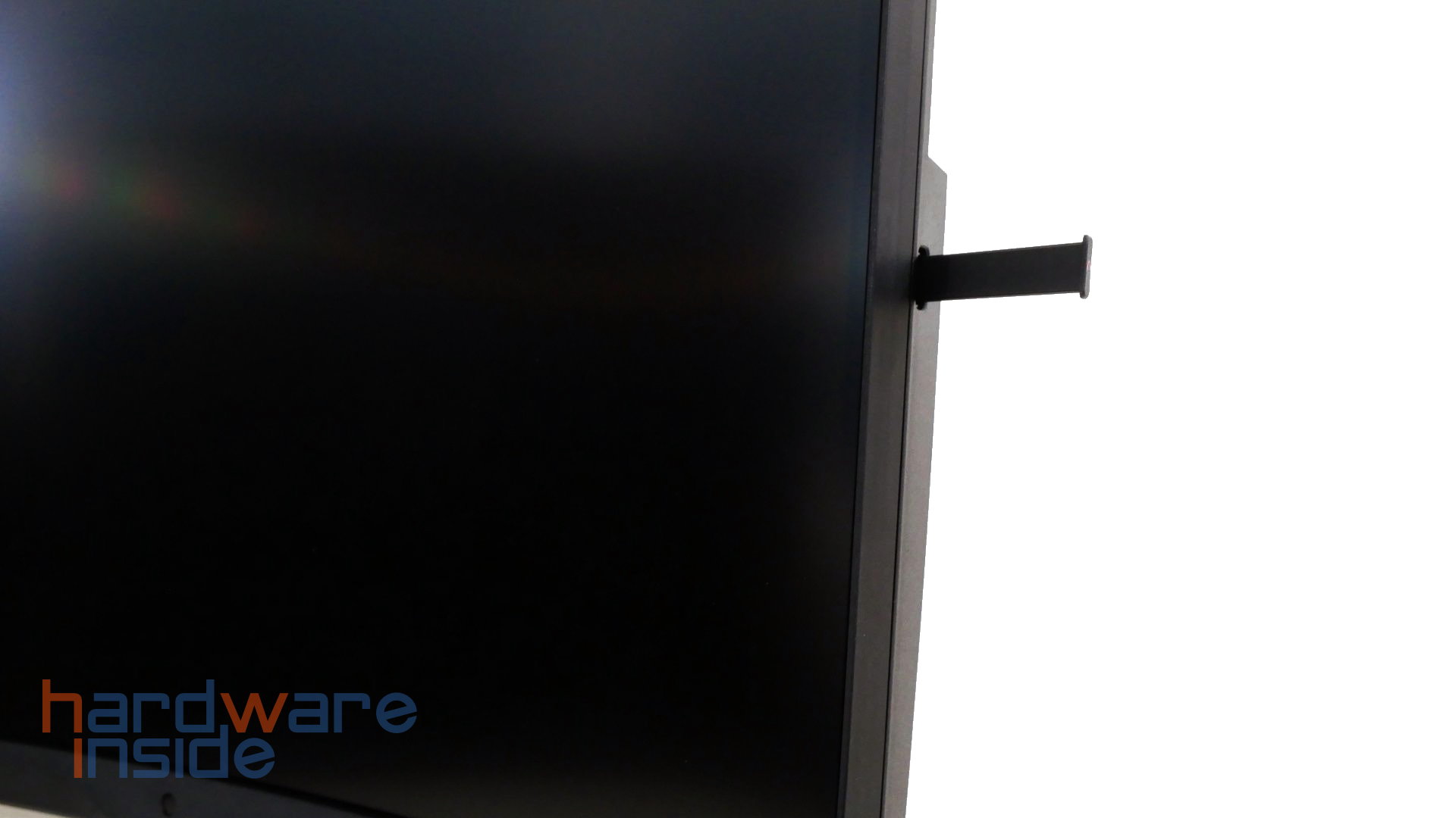 MSI ARTYMIS 273CQRX-QD - 14.jpg