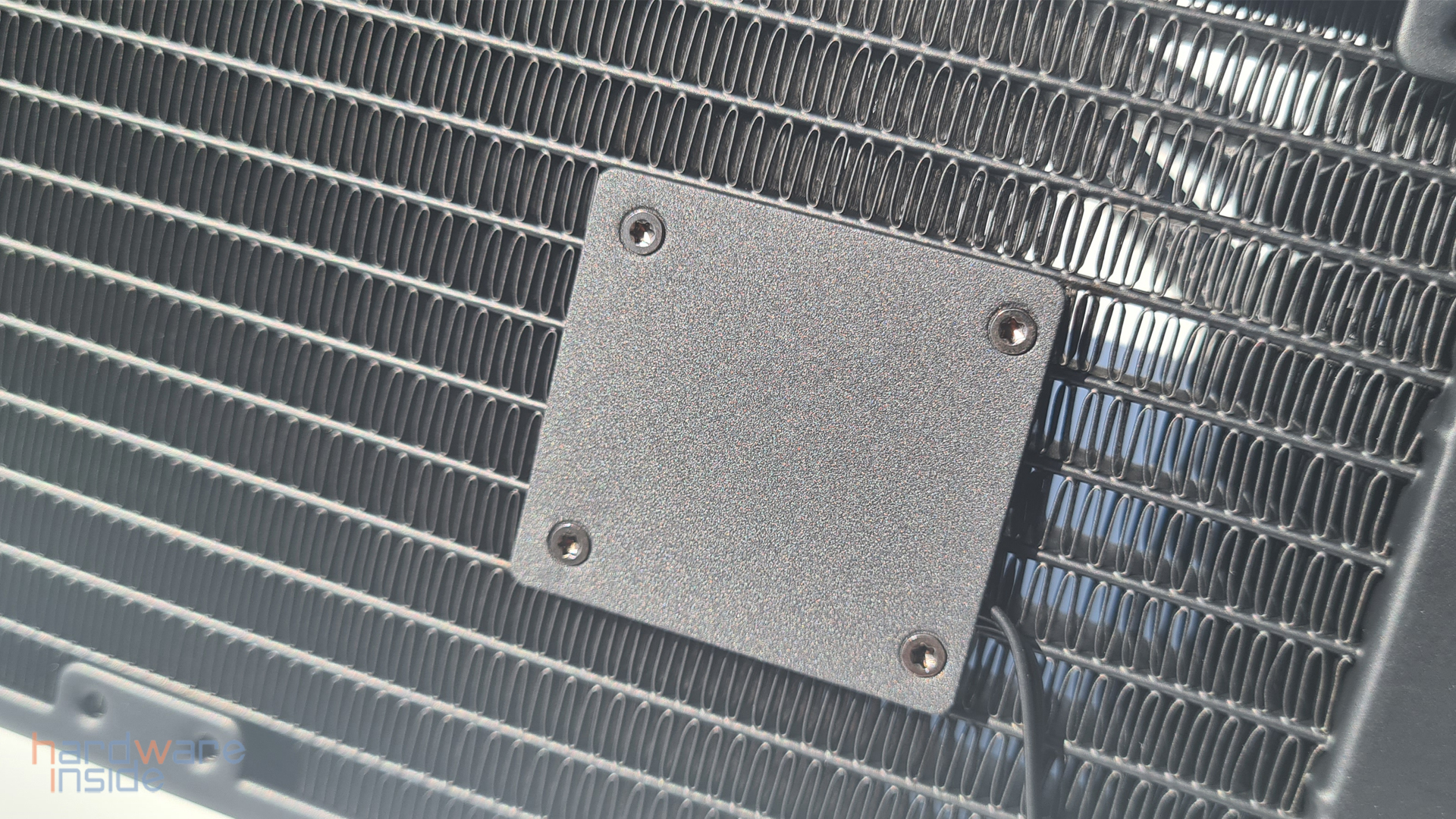 msi mag coreliquid p360_15.jpg