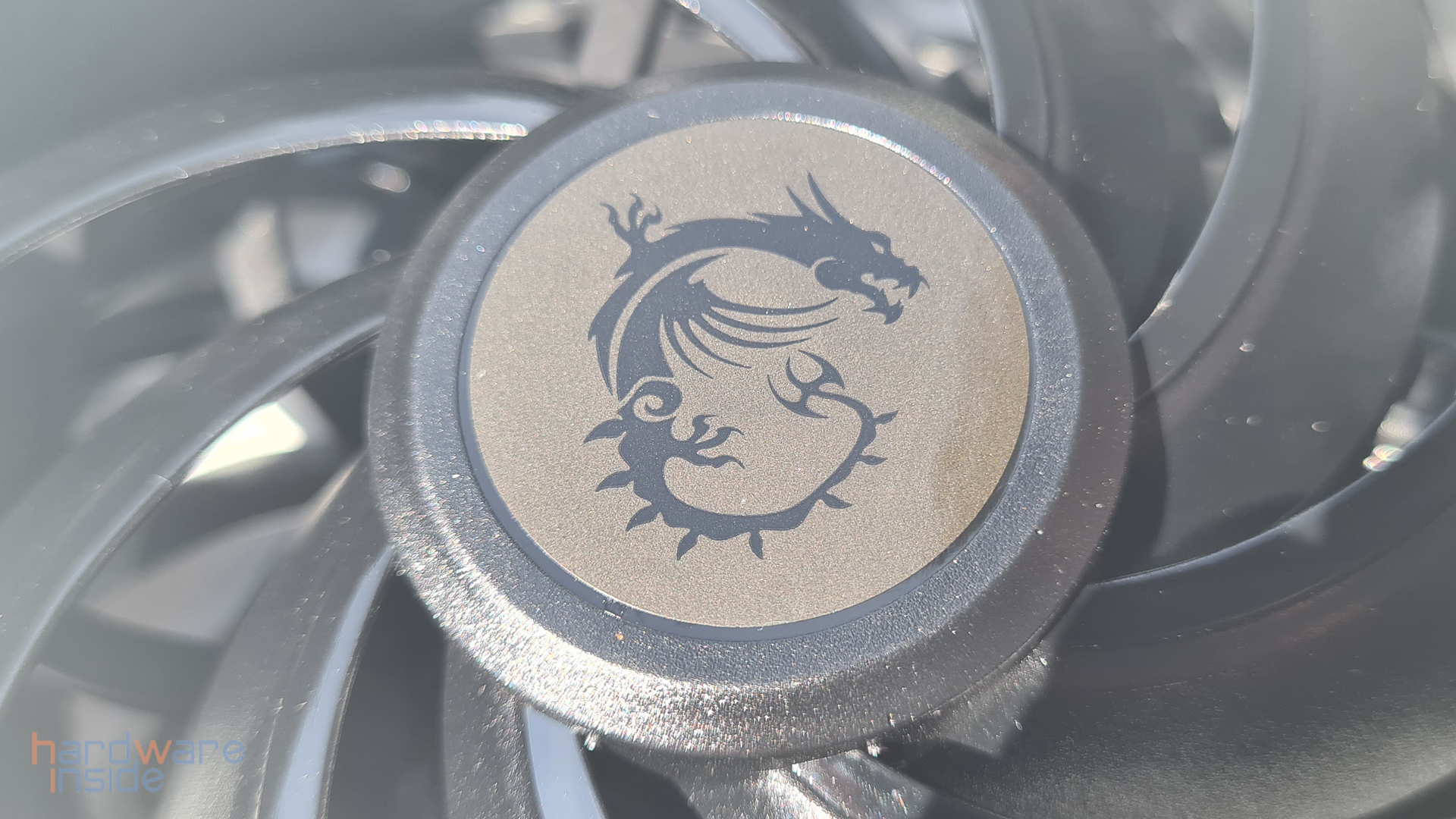 msi mag coreliquid p360_8.jpg