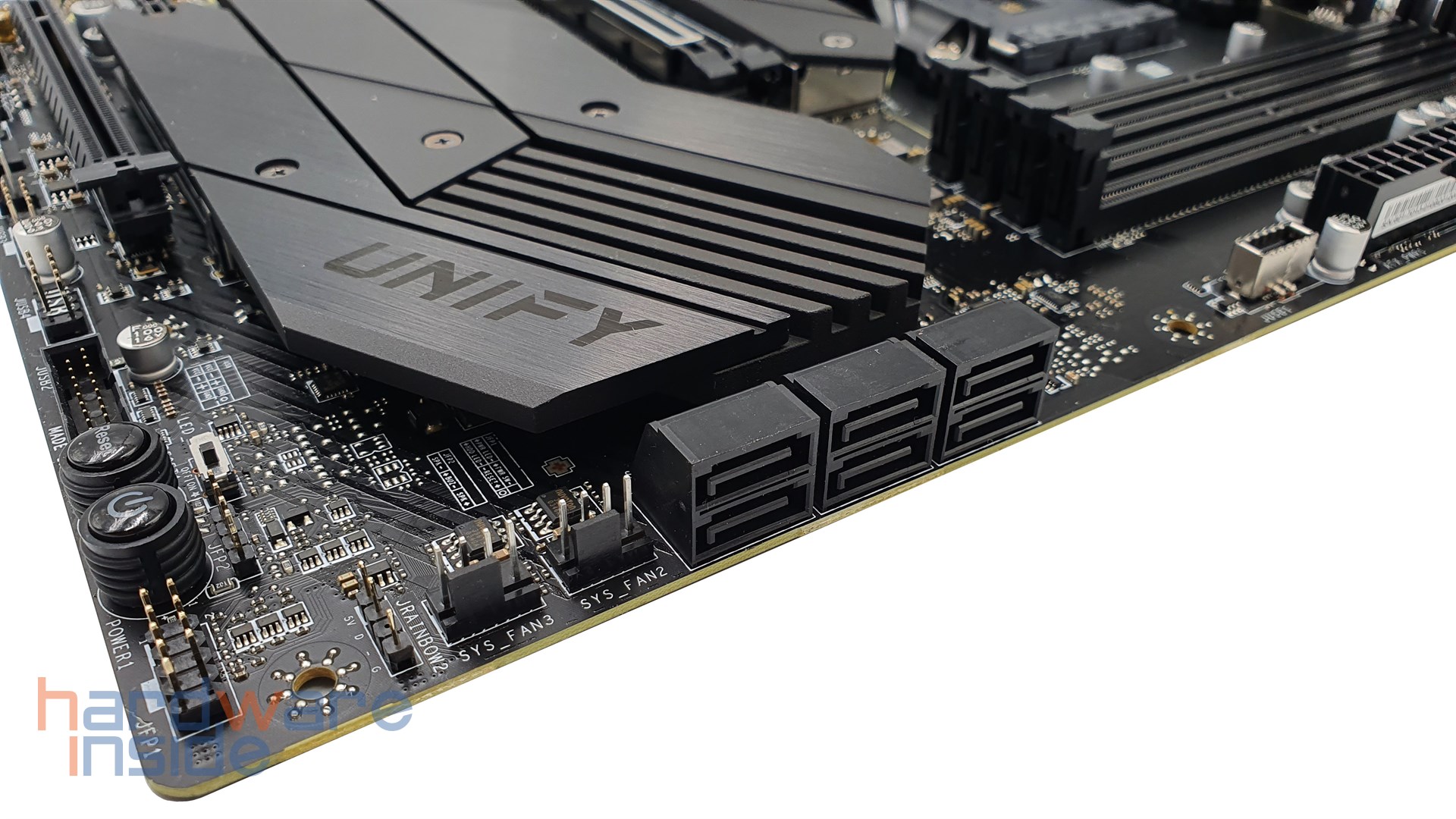 MSI MEG B550 Unify - 18.jpg