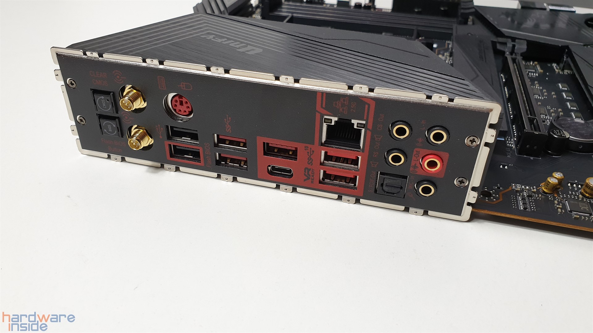 MSI MEG X570 UNIFY - Backpanel.jpg