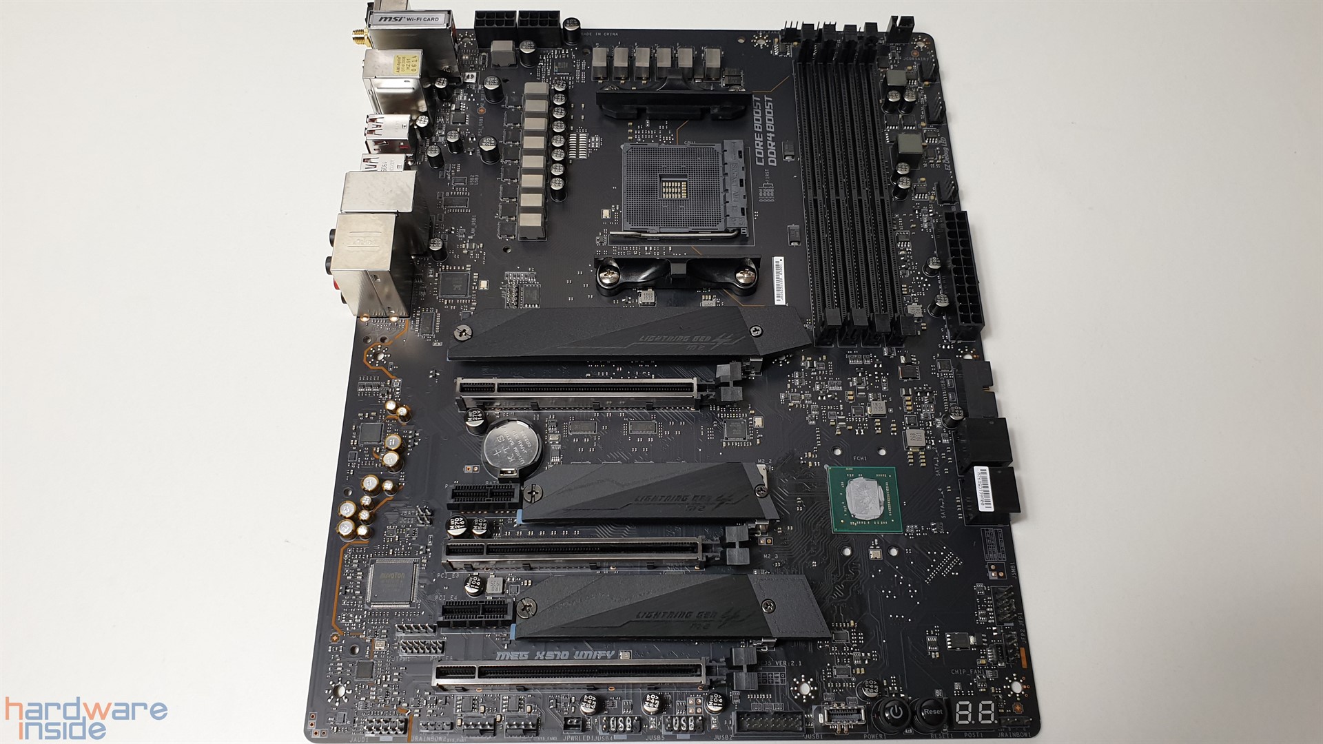 MSI MEG X570 UNIFY - Mainboard ohne Kühler.jpg