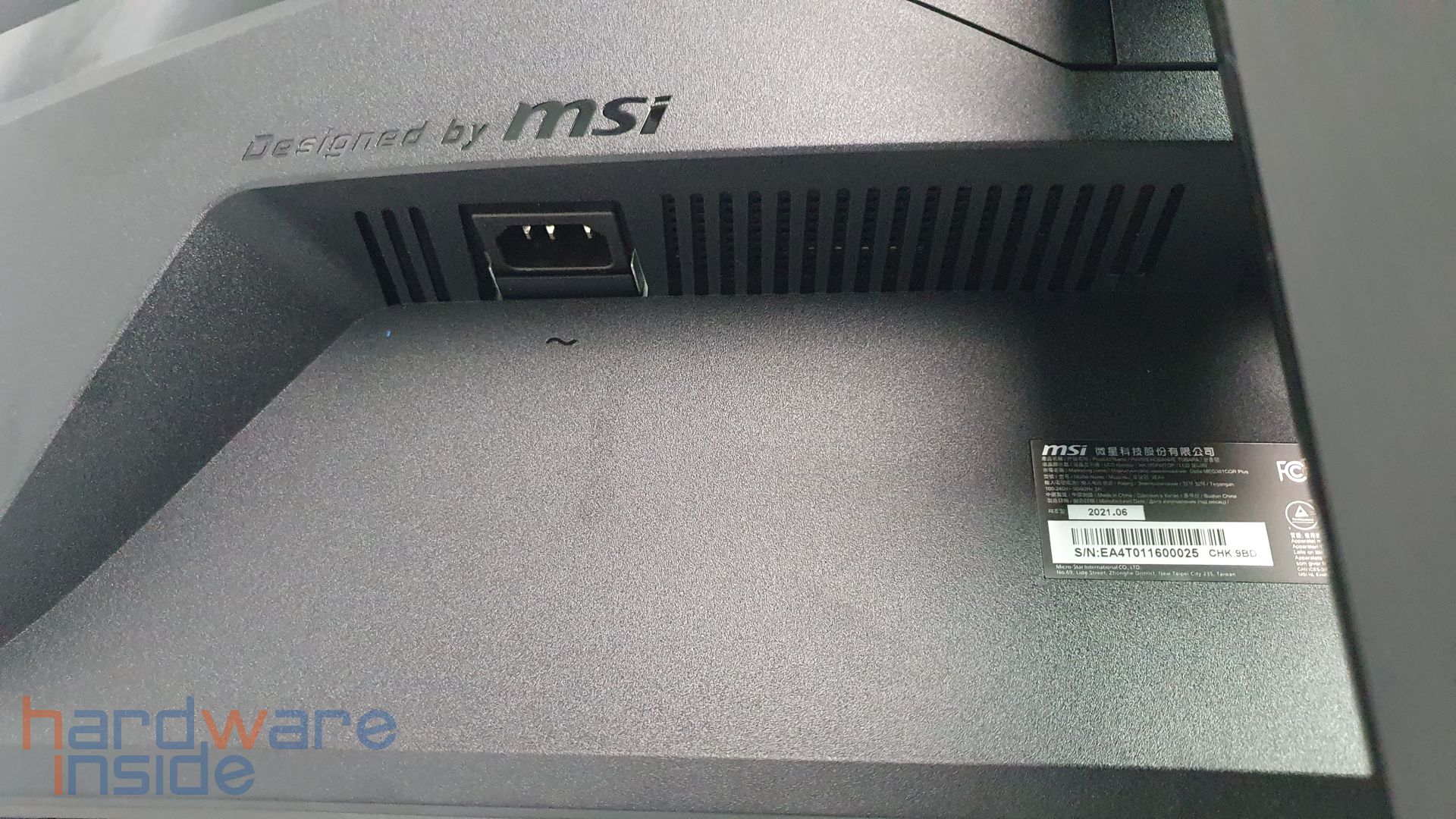 msi-meg381cqrde-plus-details-stromanschluss.jpg