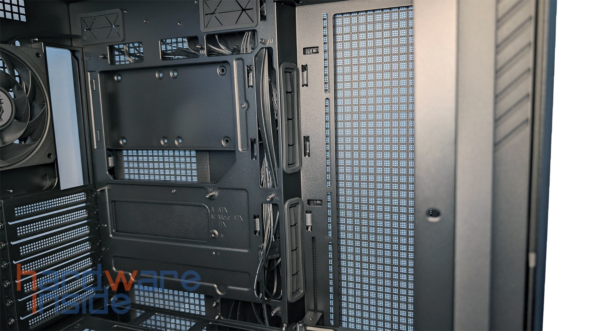 msi-mpg-velox-300r-airflow-pz-case-32.jpg