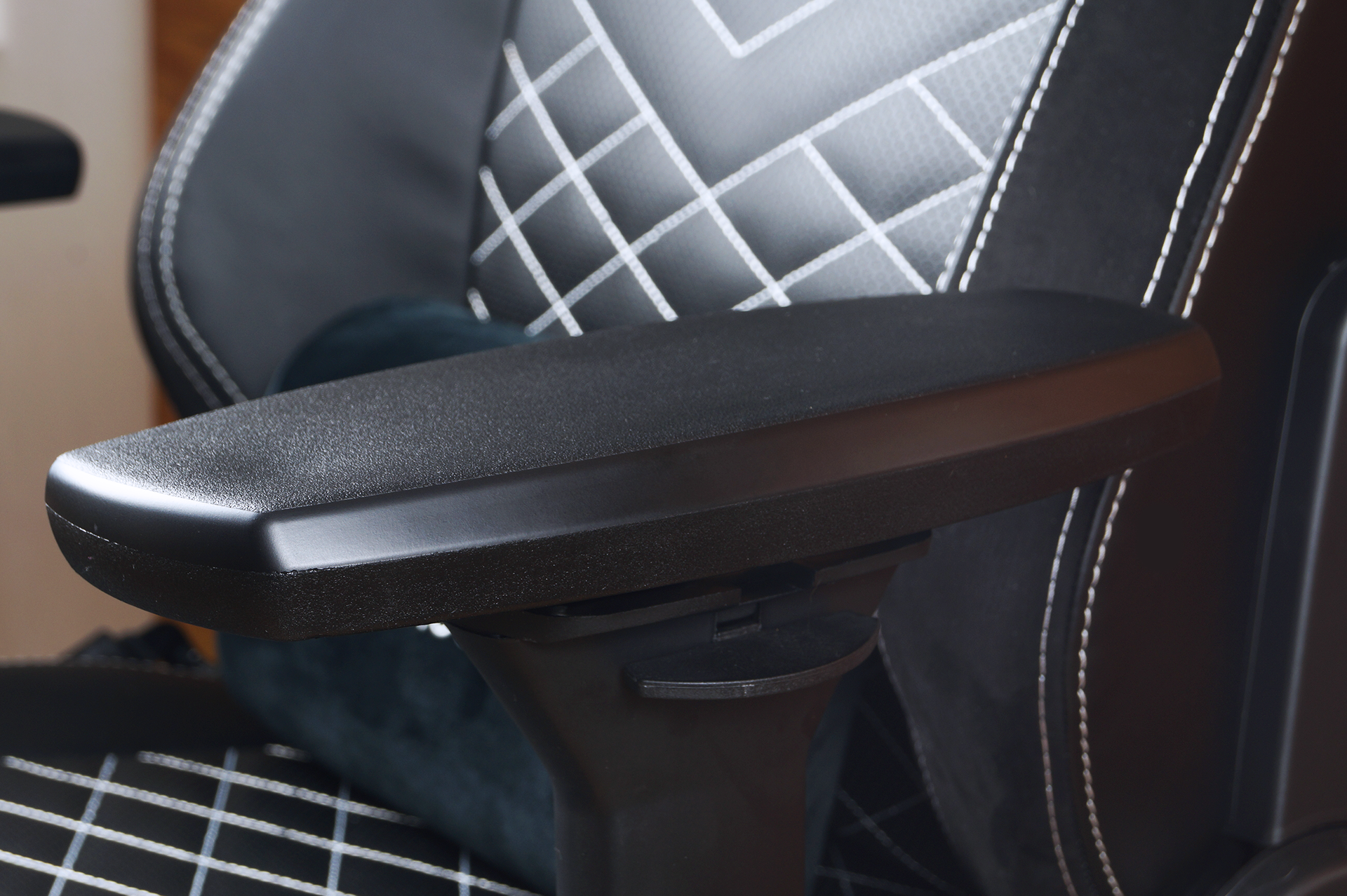 Noblechairs HERO (15)