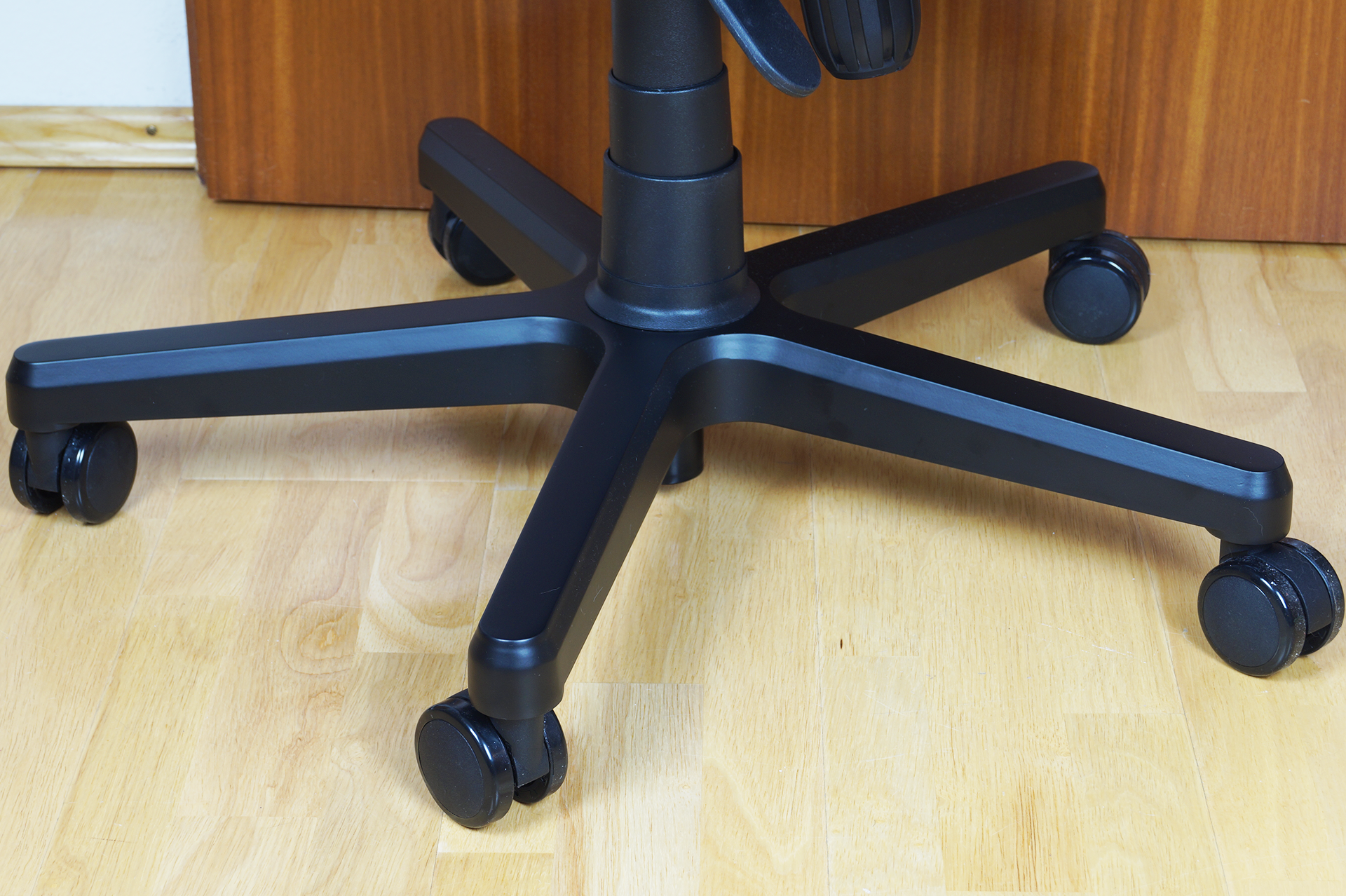 Noblechairs HERO (18)