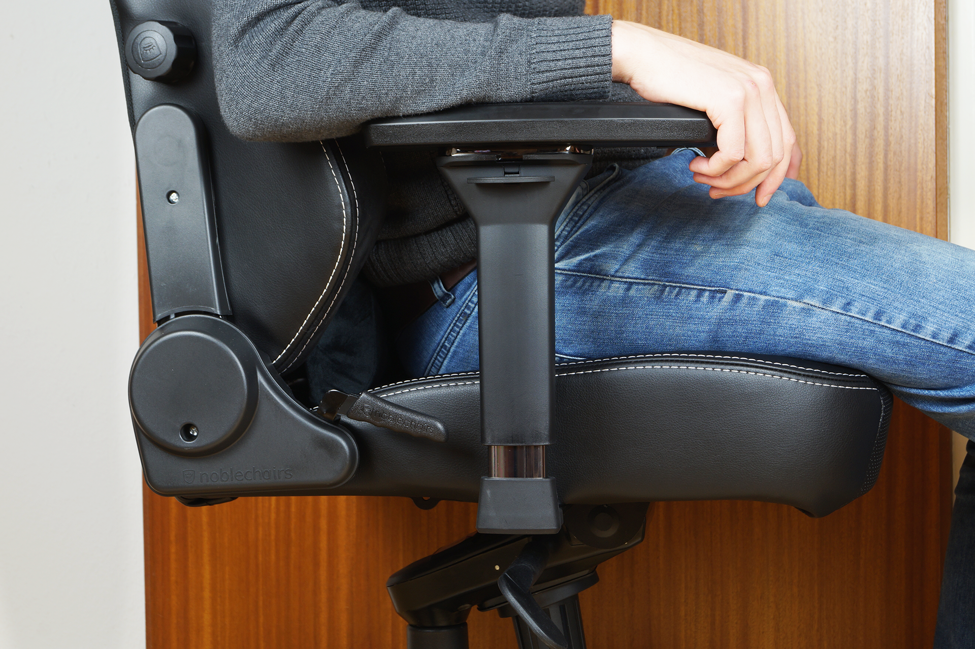 Noblechairs HERO (22)