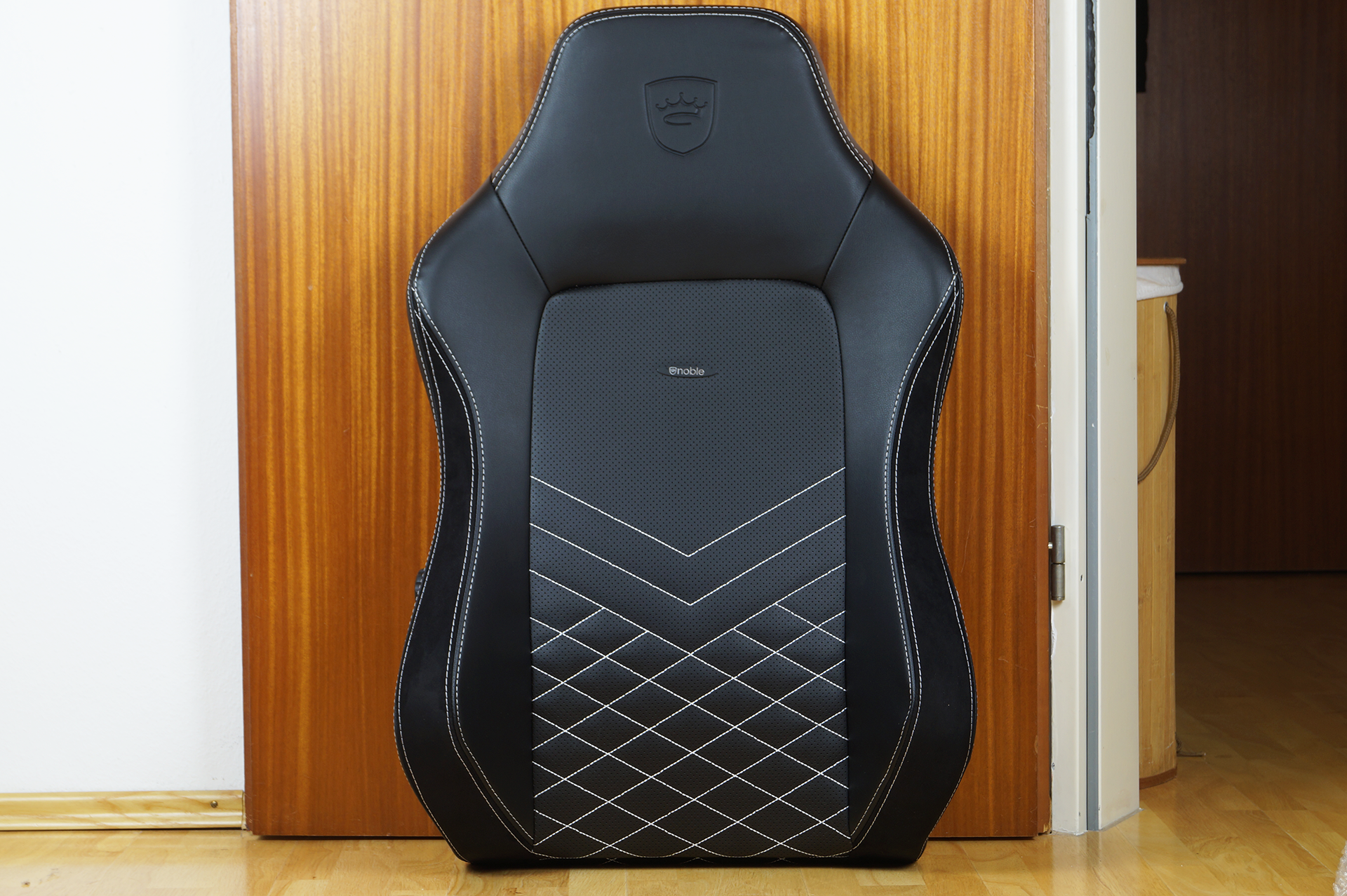 Noblechairs HERO (4)