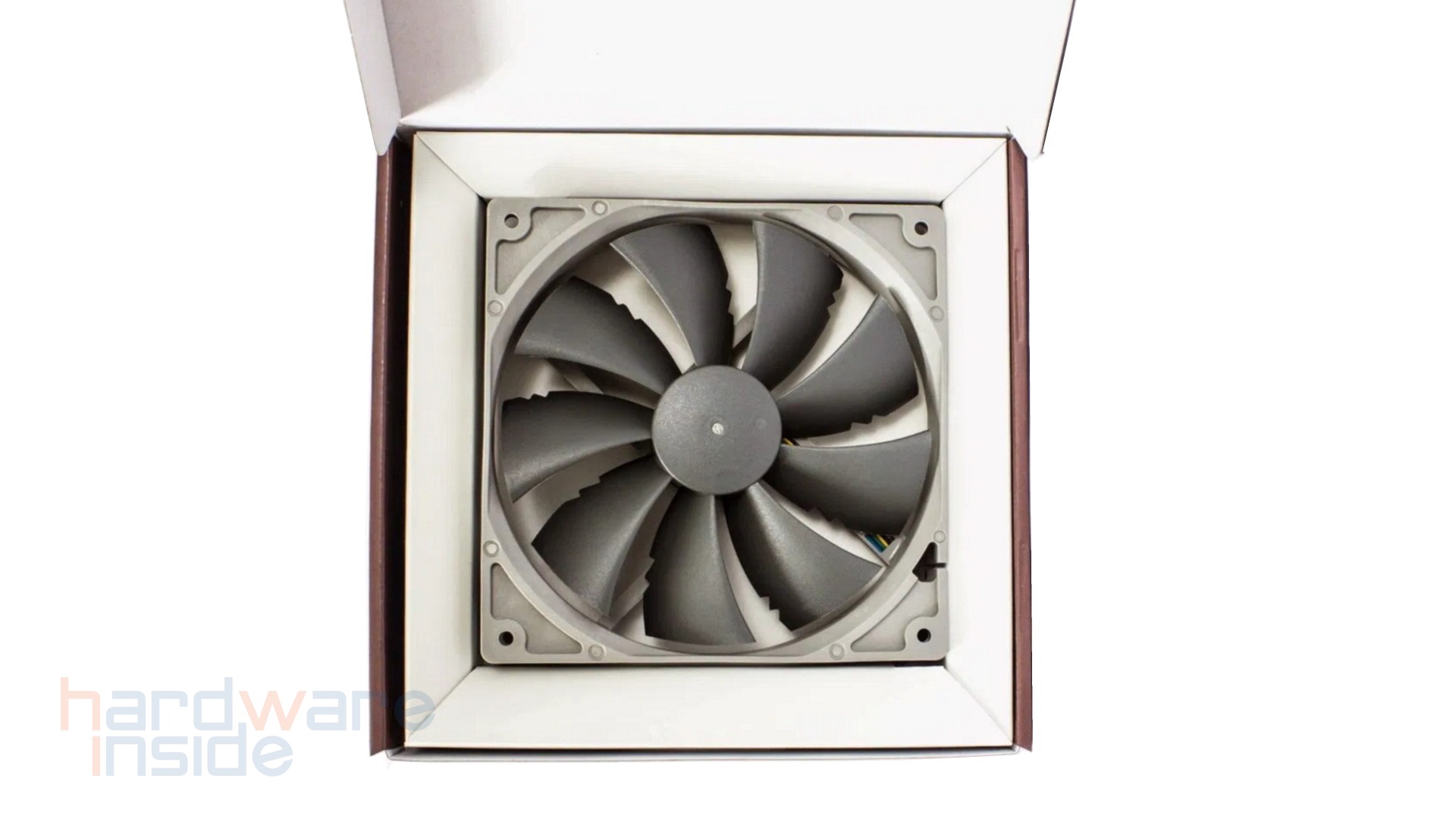 Noctua NF-P14s redux 1500 PWM - 8.jpg