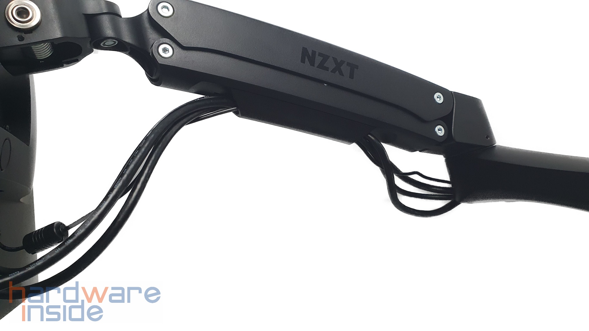nzxt-canvas-27q-schwenkarm-aufbau5.jpg