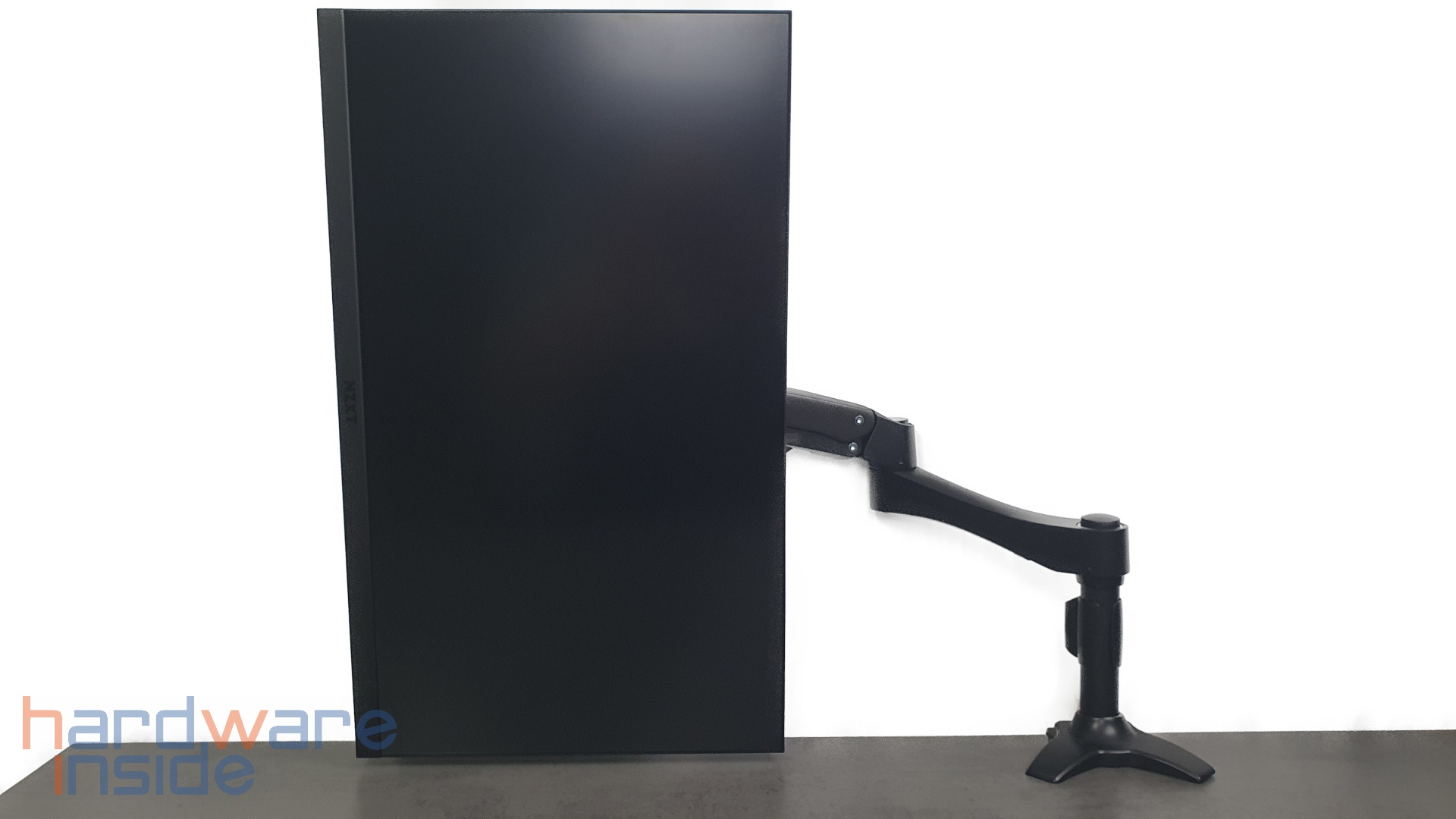 nzxt-canvas-27q-schwenkarm-aufbau9.jpg