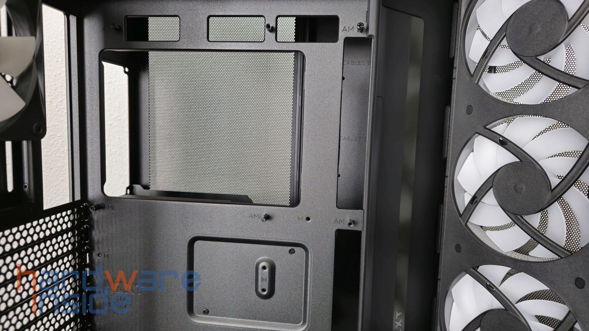 nzxt-h9-flow-rgbplus-025.jpg
