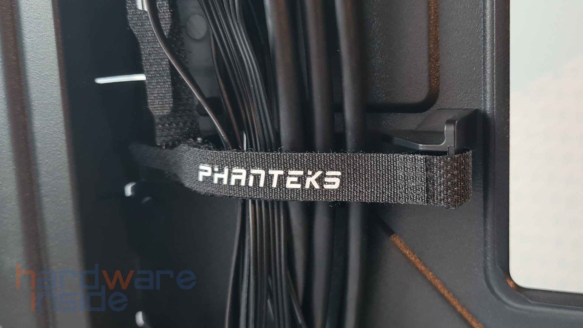 phanteks nv5_14.jpg
