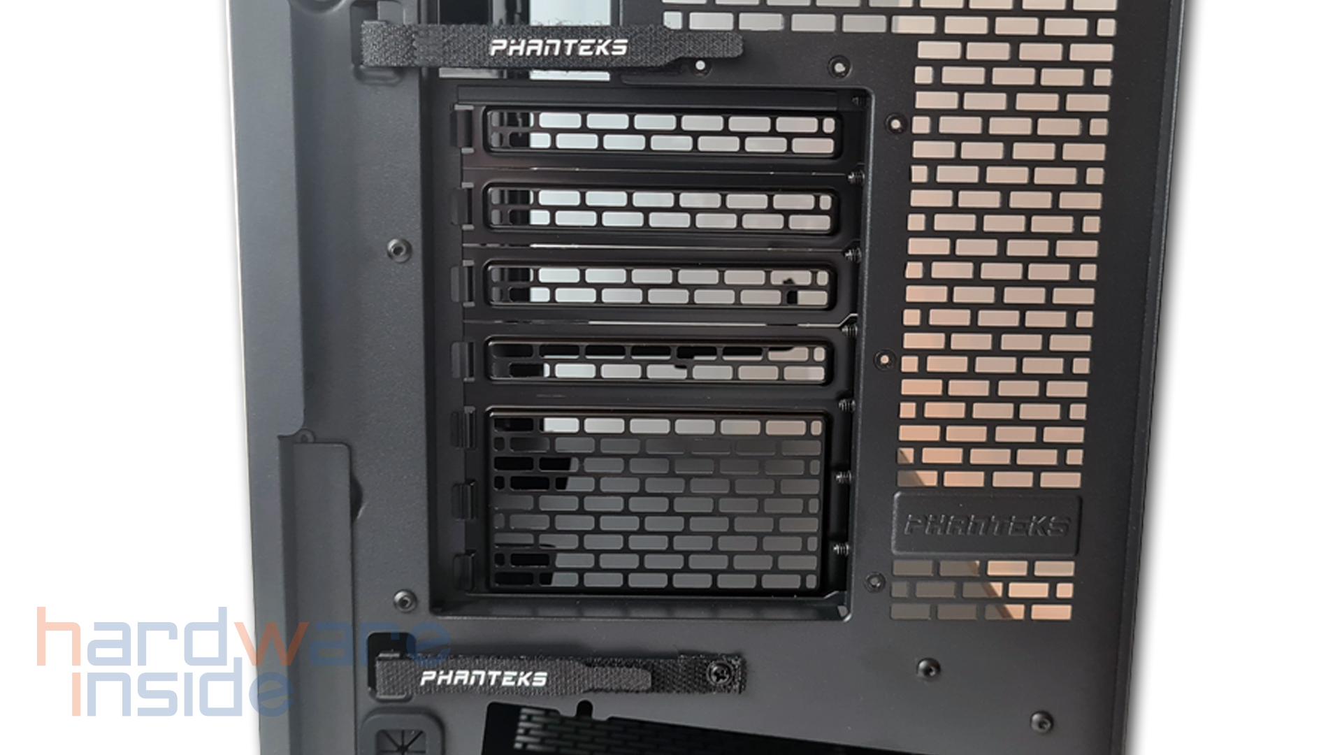 phanteks nv5_16a.jpg