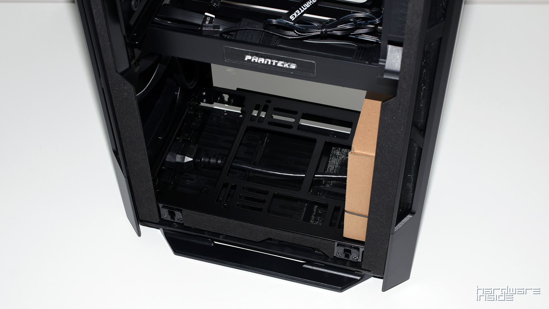 Phanteks Shift 13