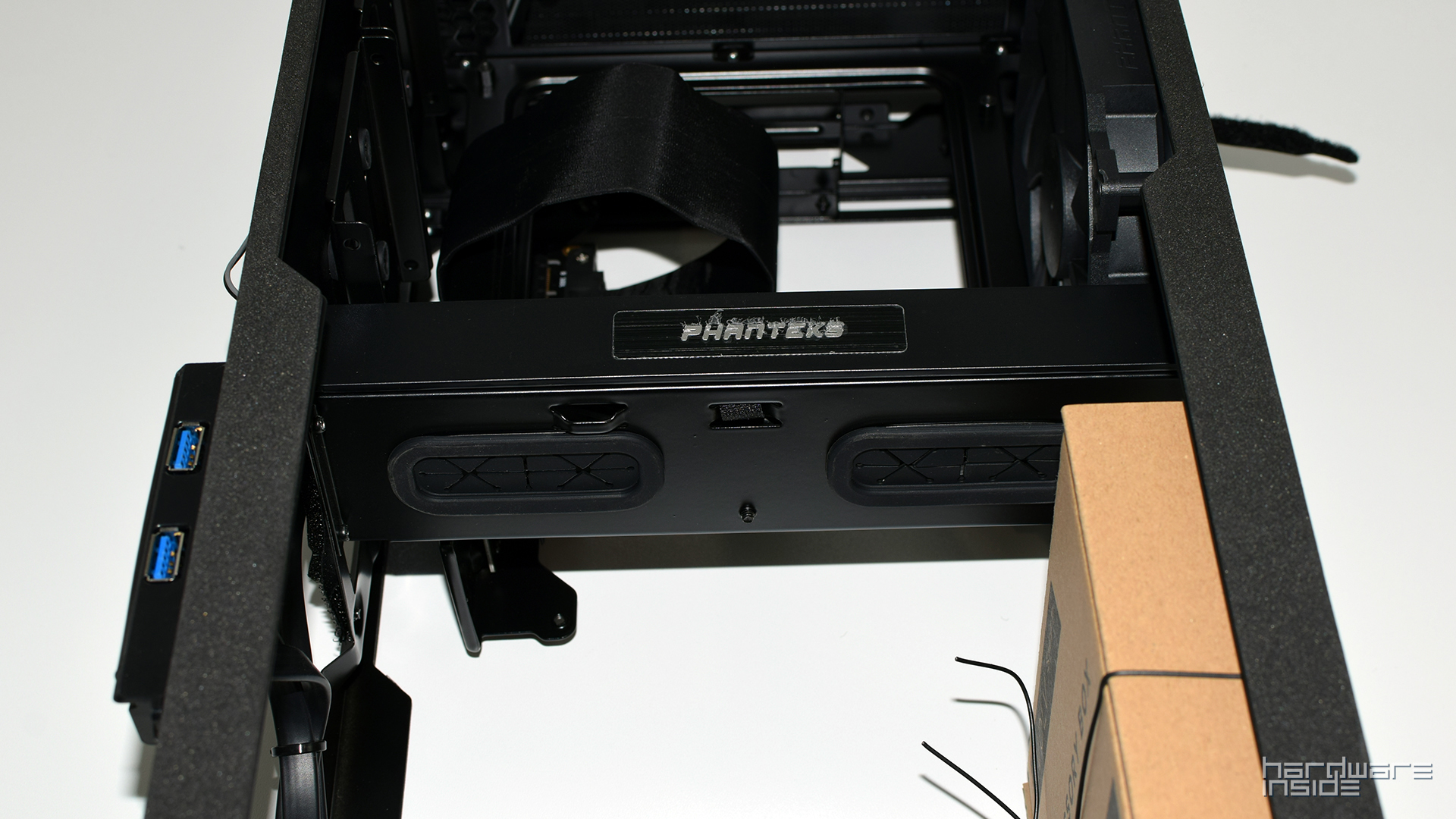 Phanteks Shift 27