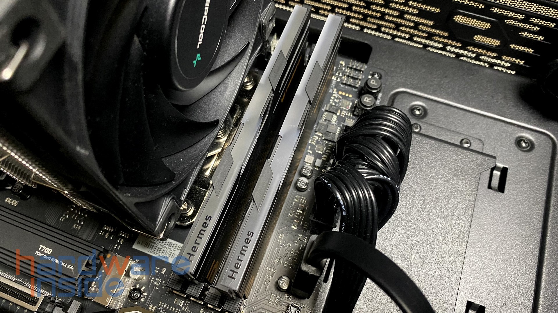 PREDATOR Hermes RGB DDR5 6800_Praxis_17.jpg