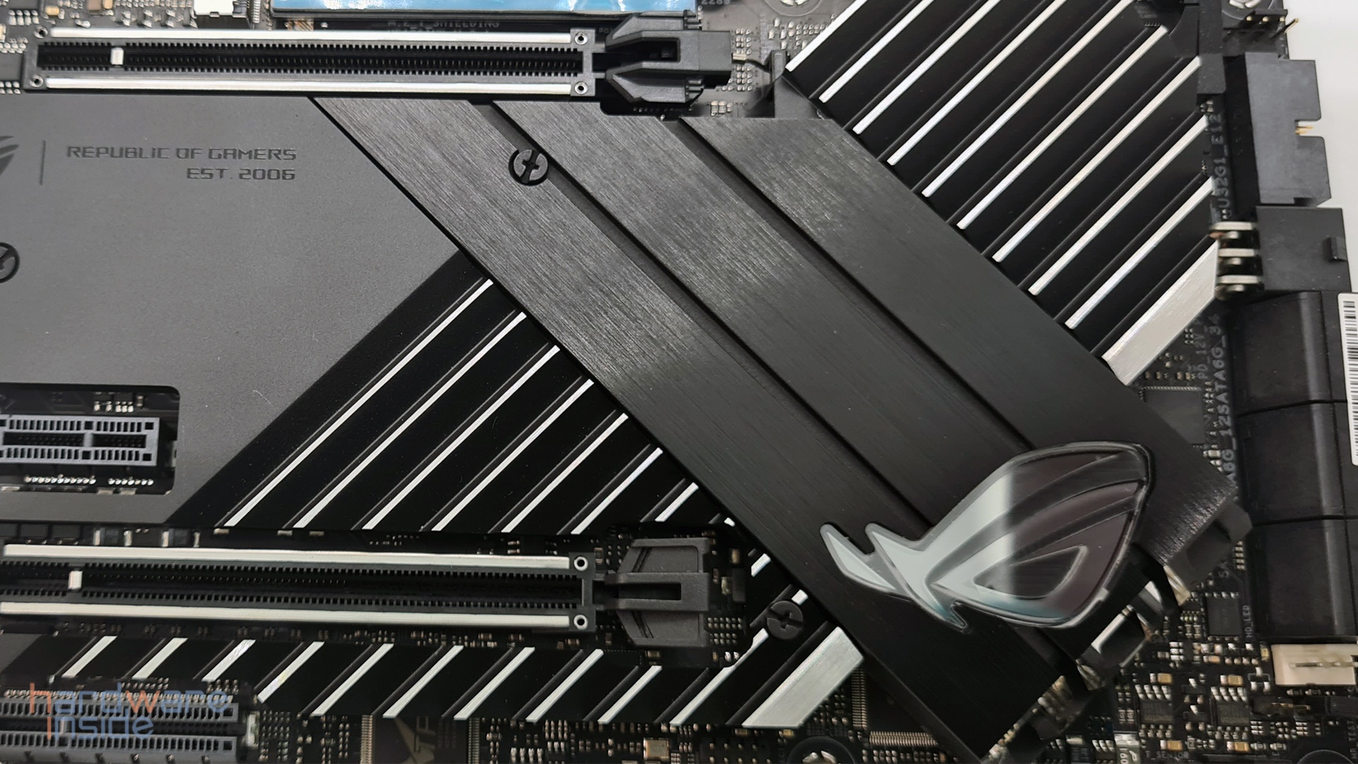 rog maximus z690 apex_11.jpg