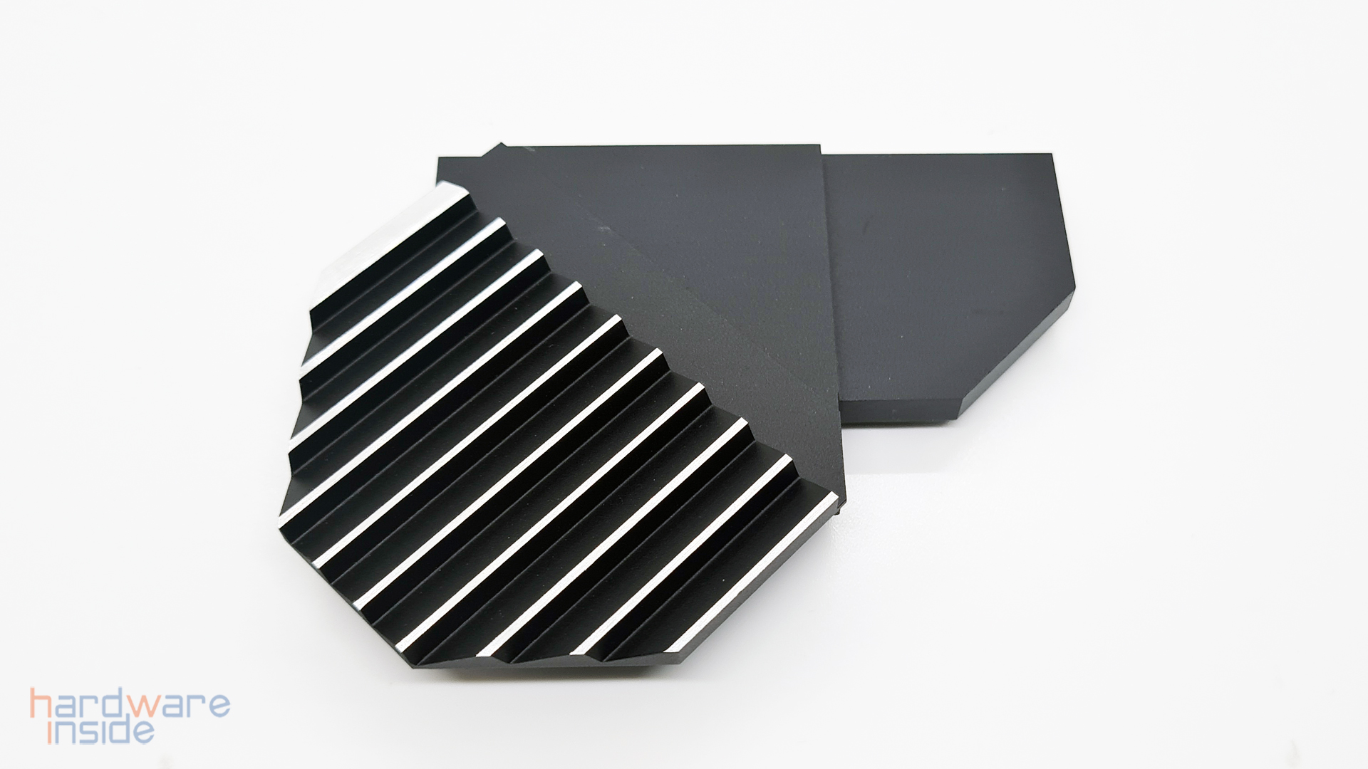 rog maximus z690 apex_16.jpg