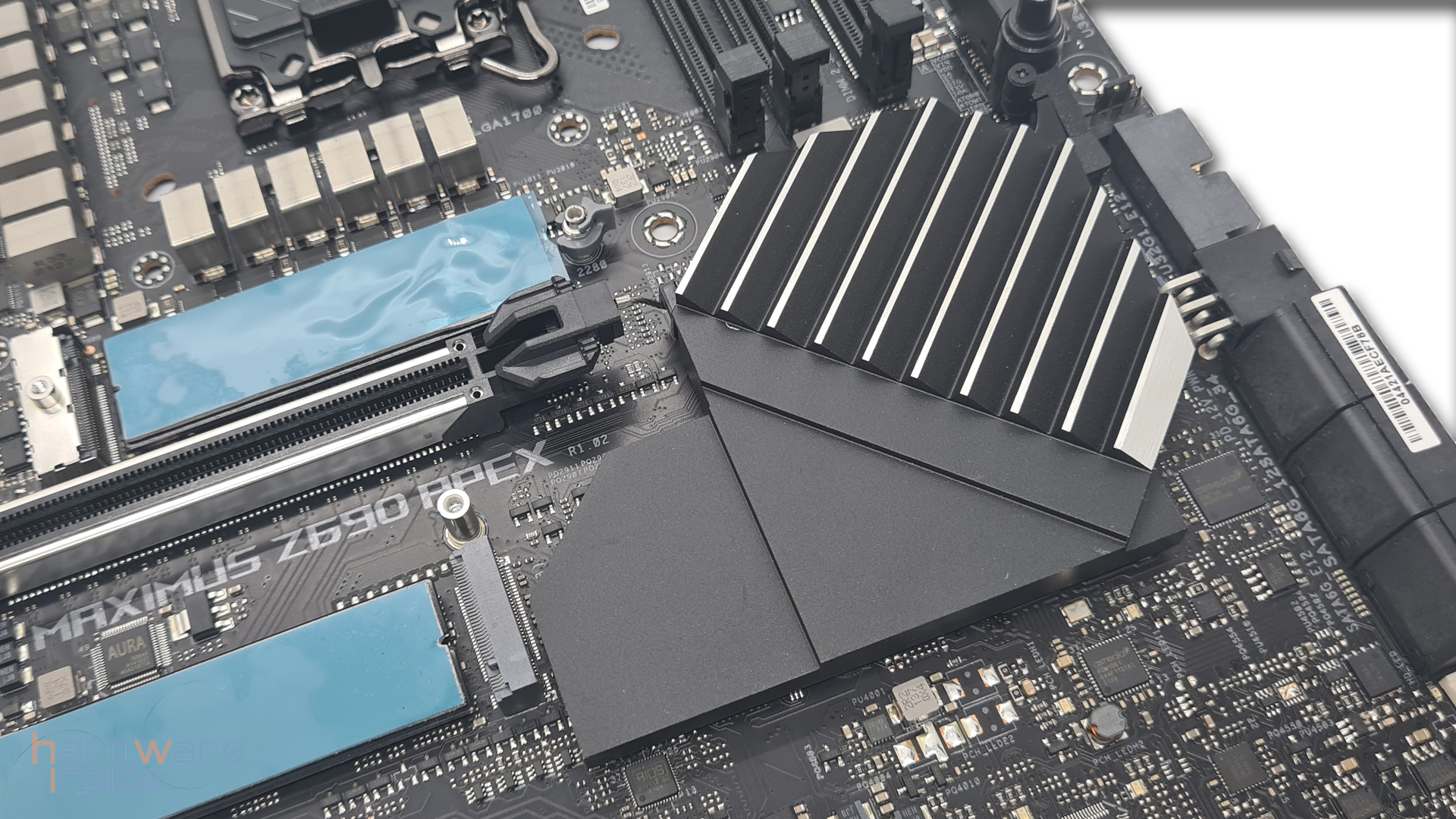 rog maximus z690 apex_25.jpg