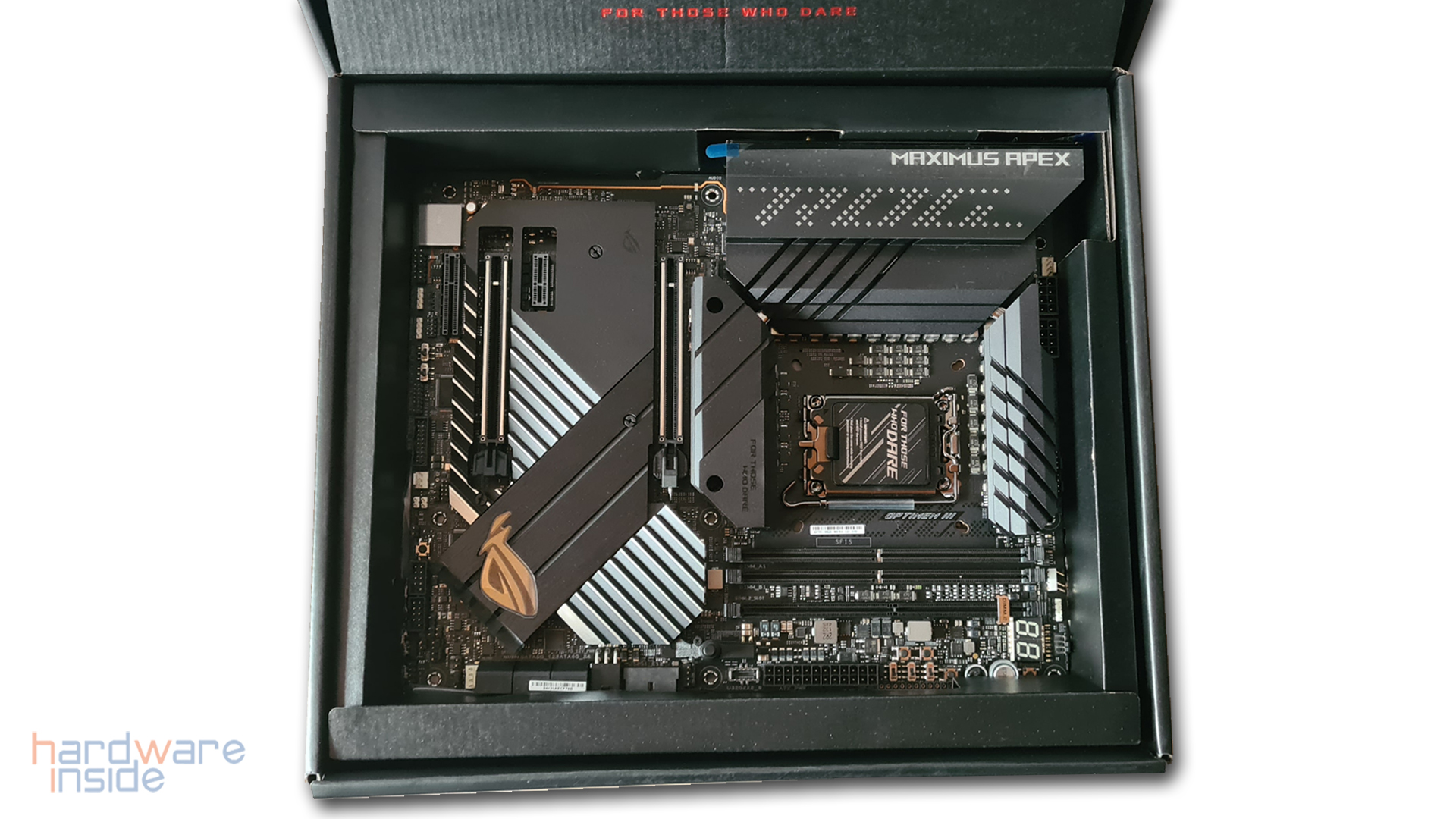 rog maximus z690 apex_5.jpg