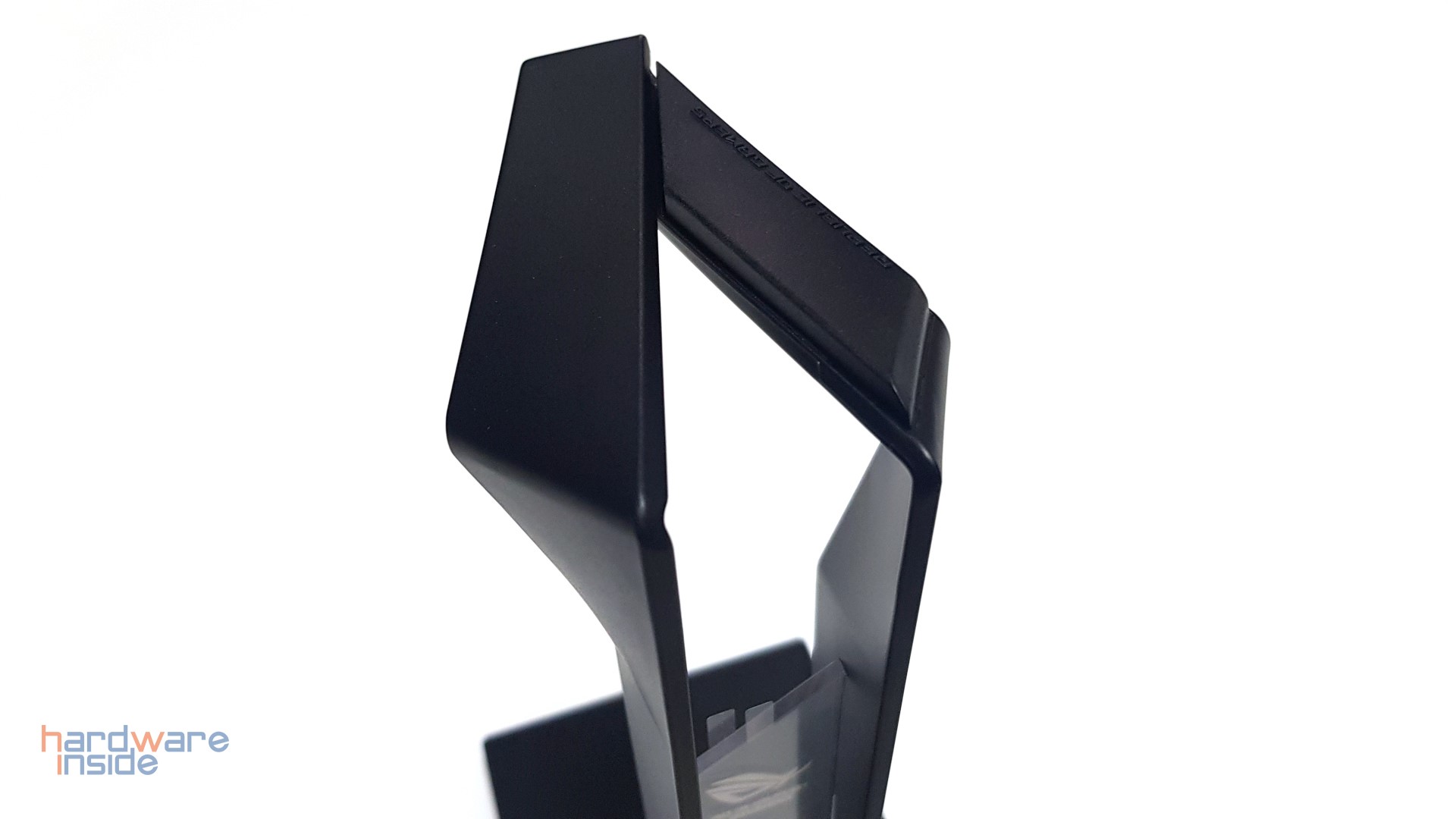 ROG THRONE QI - 11.jpg