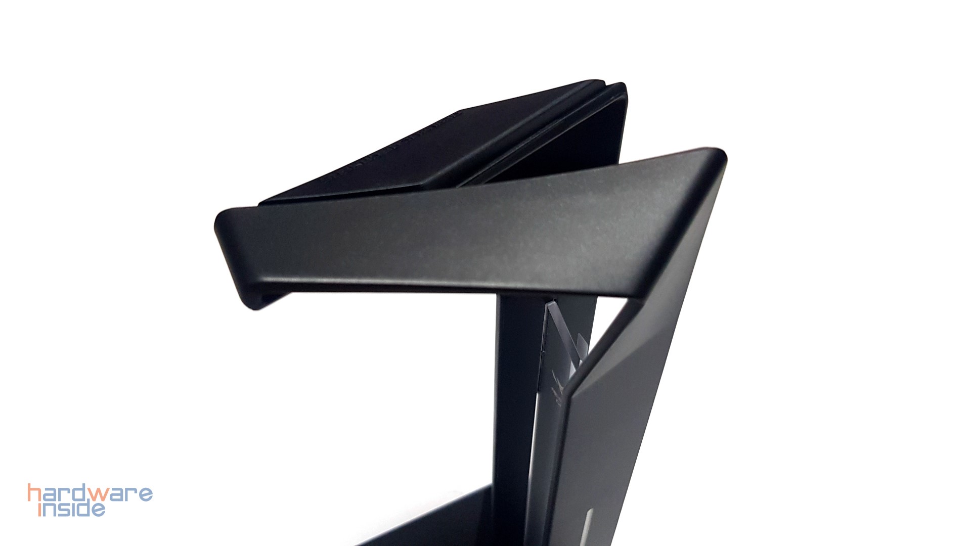 ROG THRONE QI - 13.jpg