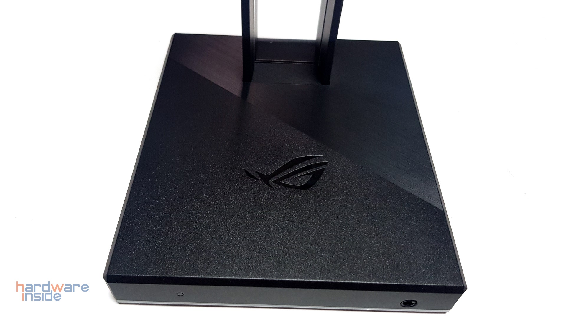 ROG THRONE QI - 15.jpg
