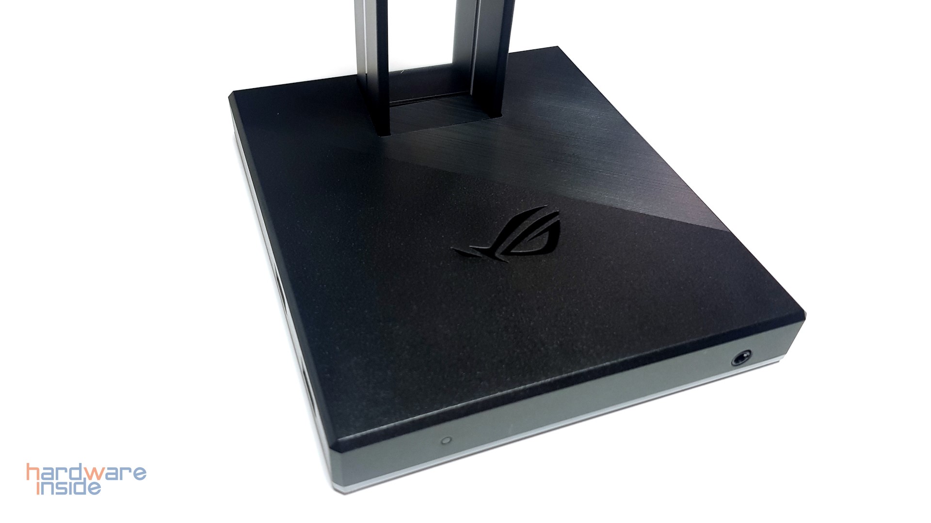 ROG THRONE QI - 16.jpg