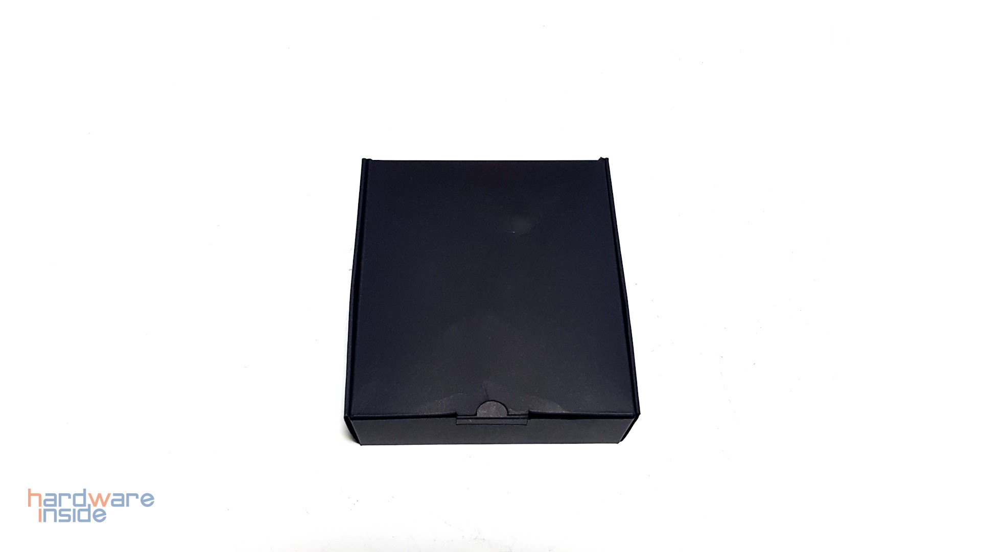 ROG THRONE QI - 5.jpg