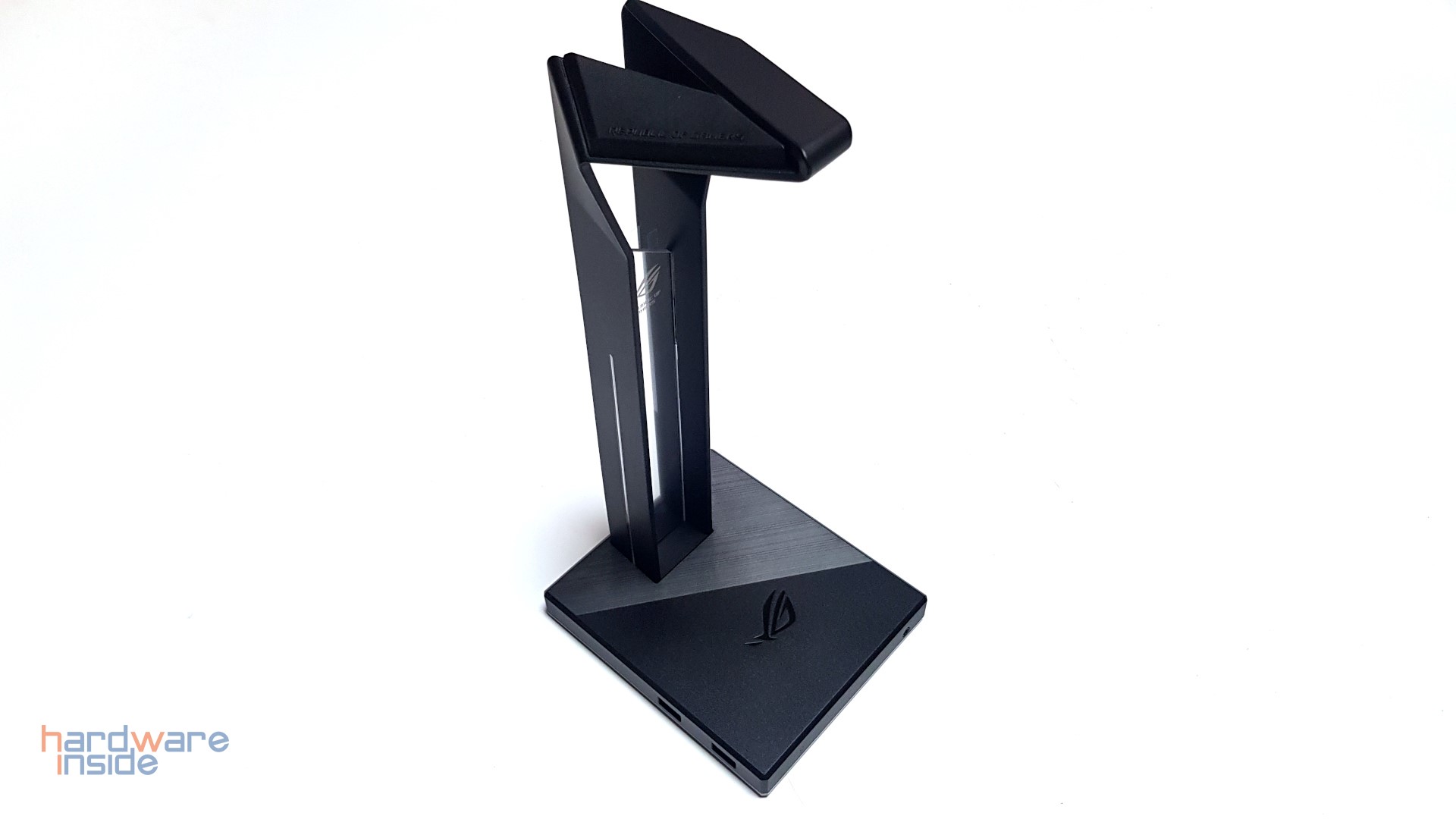 ROG THRONE QI - 7.jpg