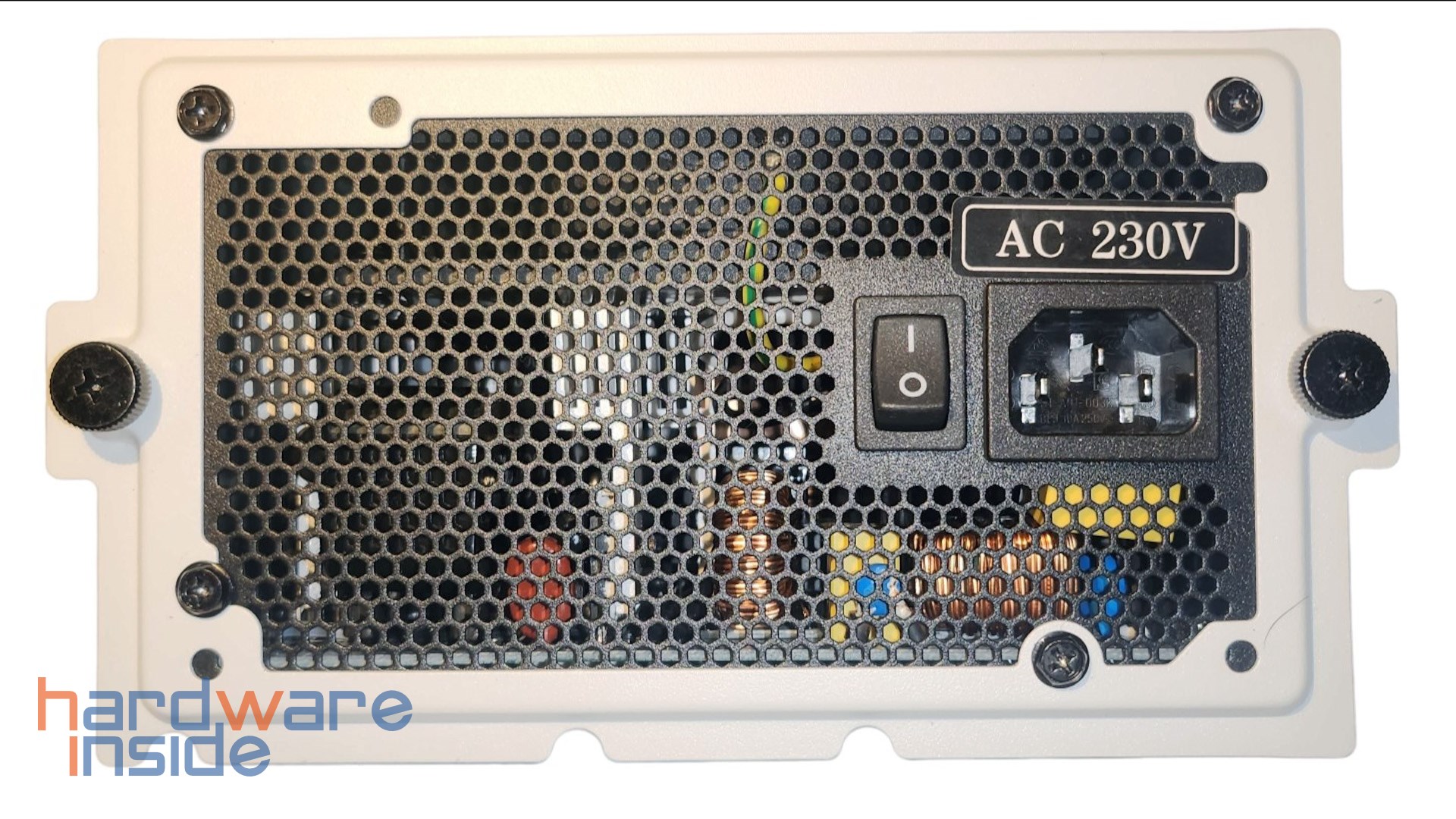 sharkoon-rbel-c50-rgb-netzteilmontage (1).jpg